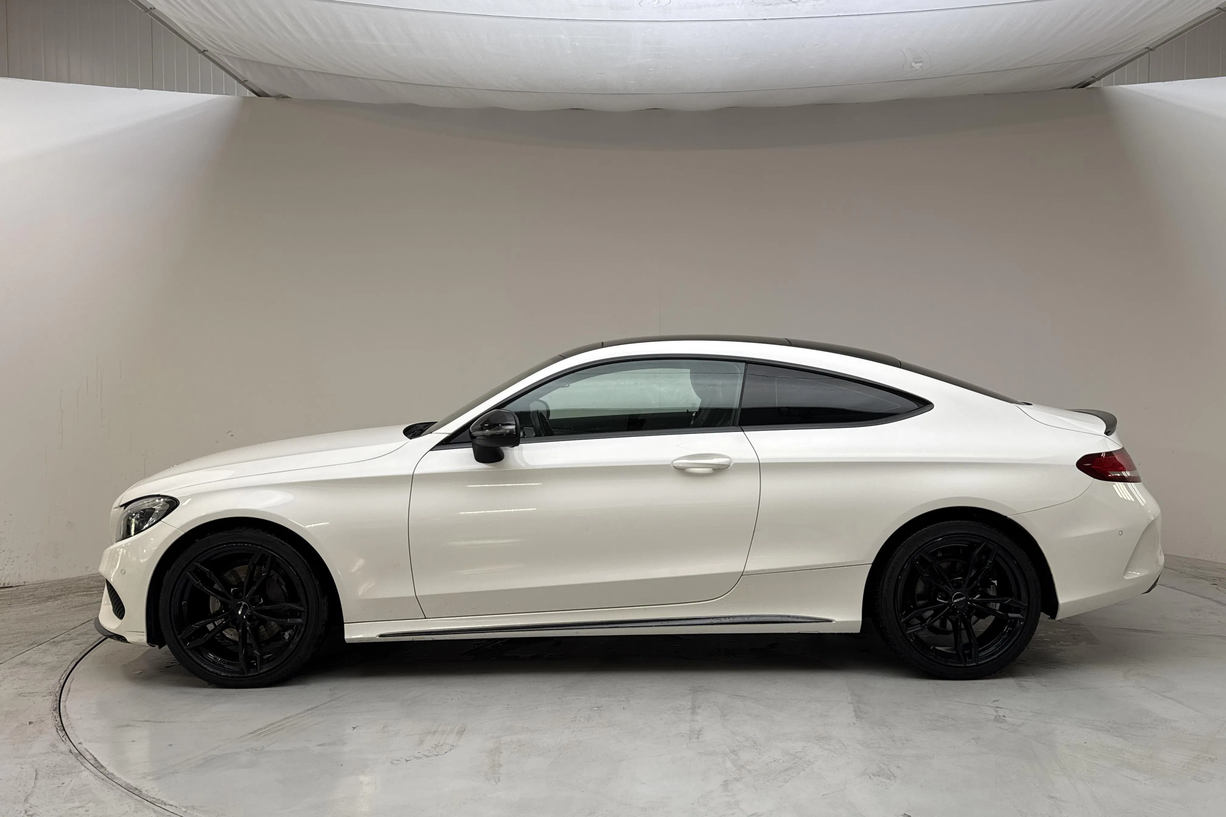 Presentation photo 2 of 14: Mercedes C 200 Coupé C205 (184hk) - 124 740 km - Automatic - white - 2018