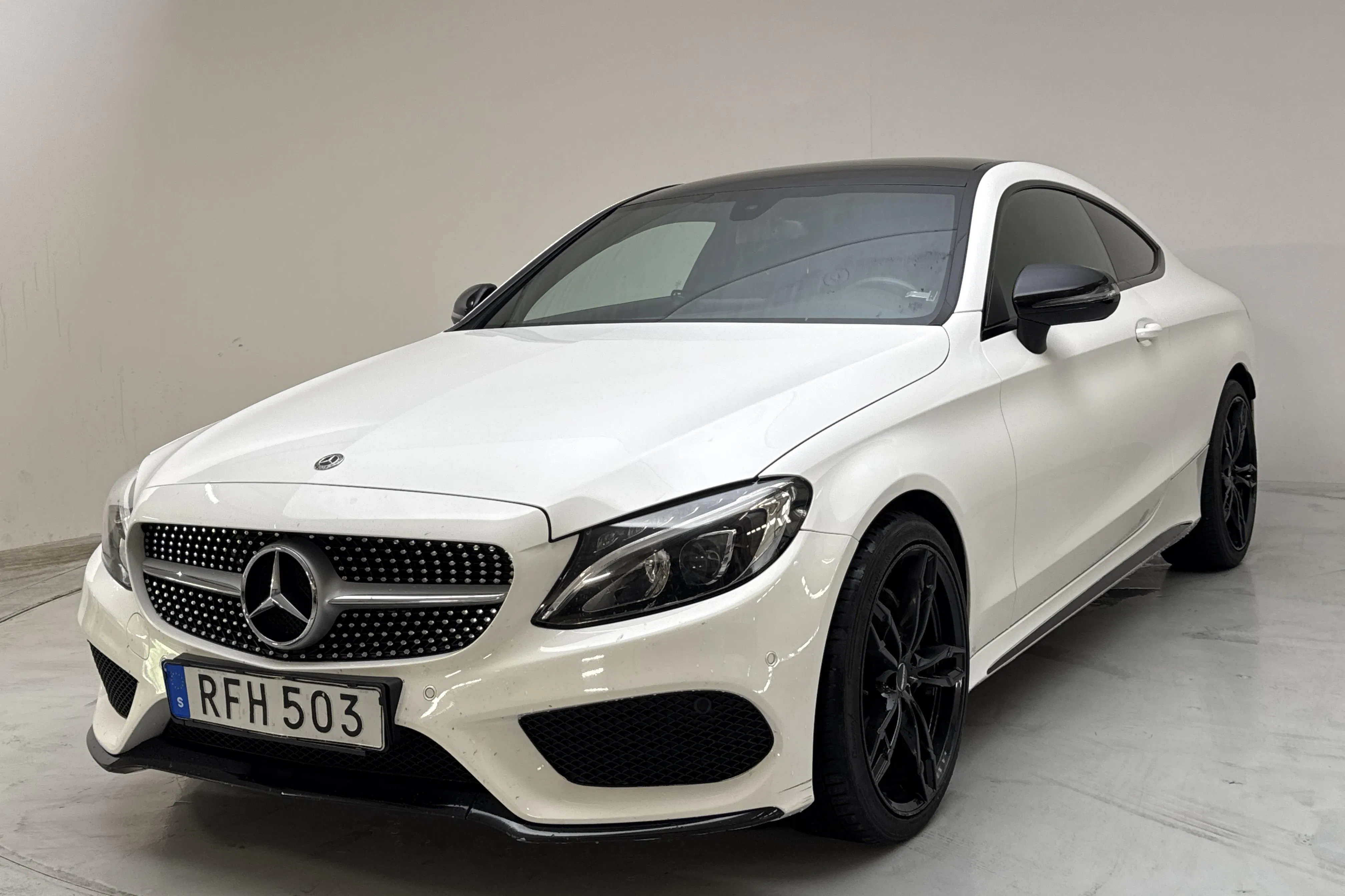 Presentation photo 1 of 14: Mercedes C 200 Coupé C205 (184hk) - 124 740 km - Automatic - white - 2018