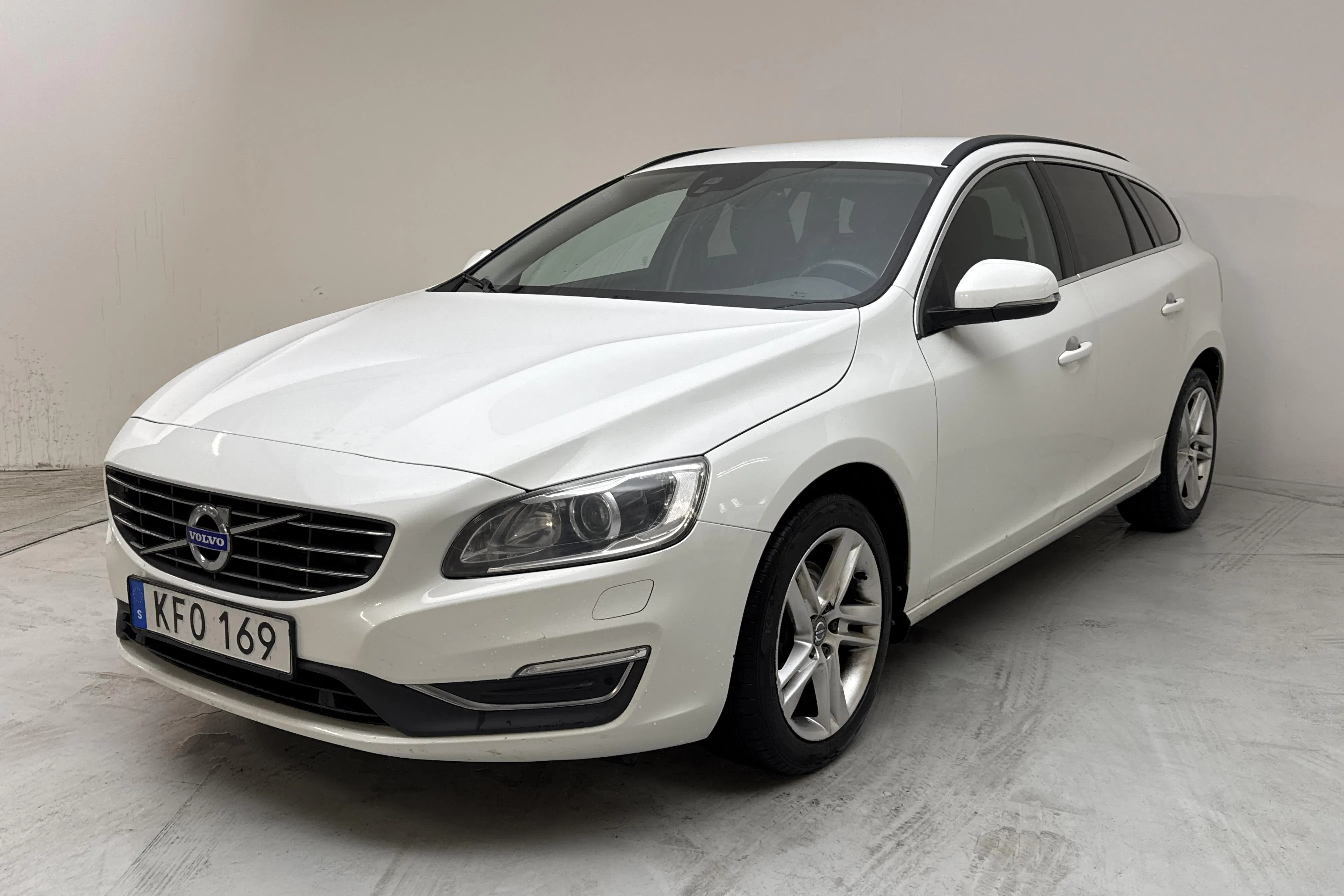 Presentationsfoto 1 av 13: Volvo V60 D3 (150hk) - 23 350 mil - Manuell - vit - 2017