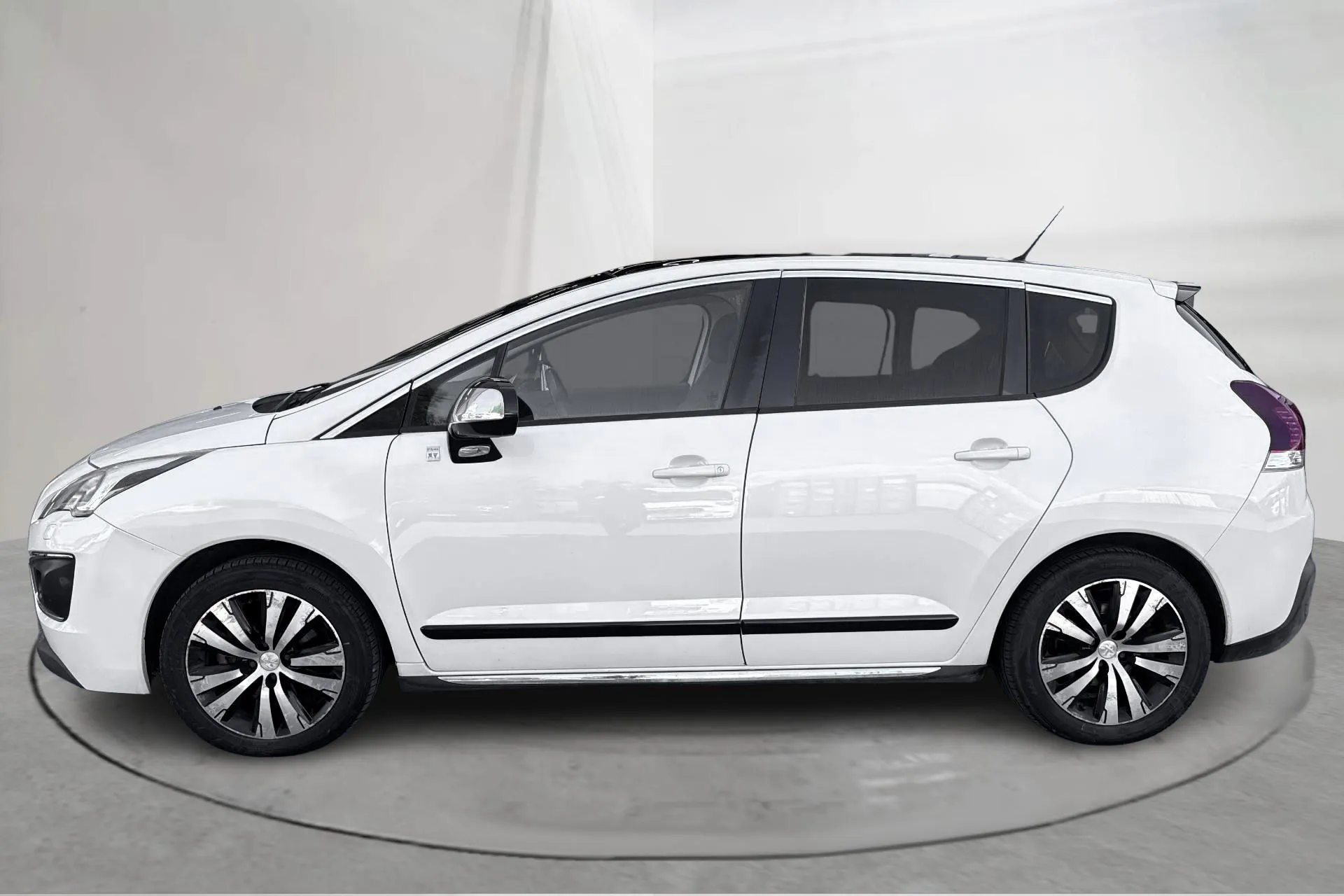 Presentation photo 2 of 15: Peugeot 3008 Hybrid4 (163hk) - 192 760 km - Automatic - white - 2014