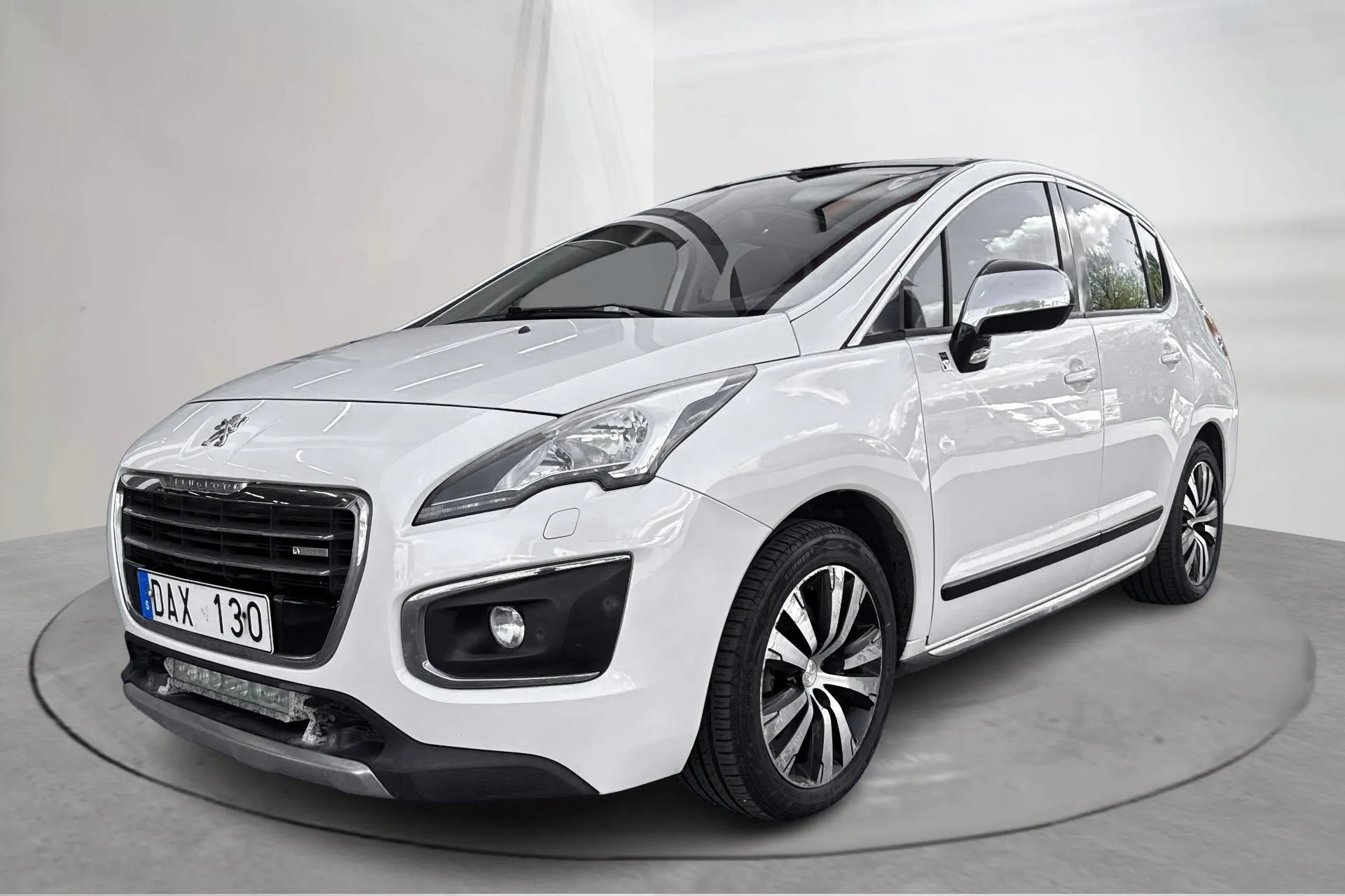 Presentation photo 1 of 15: Peugeot 3008 Hybrid4 (163hk) - 192 760 km - Automatic - white - 2014