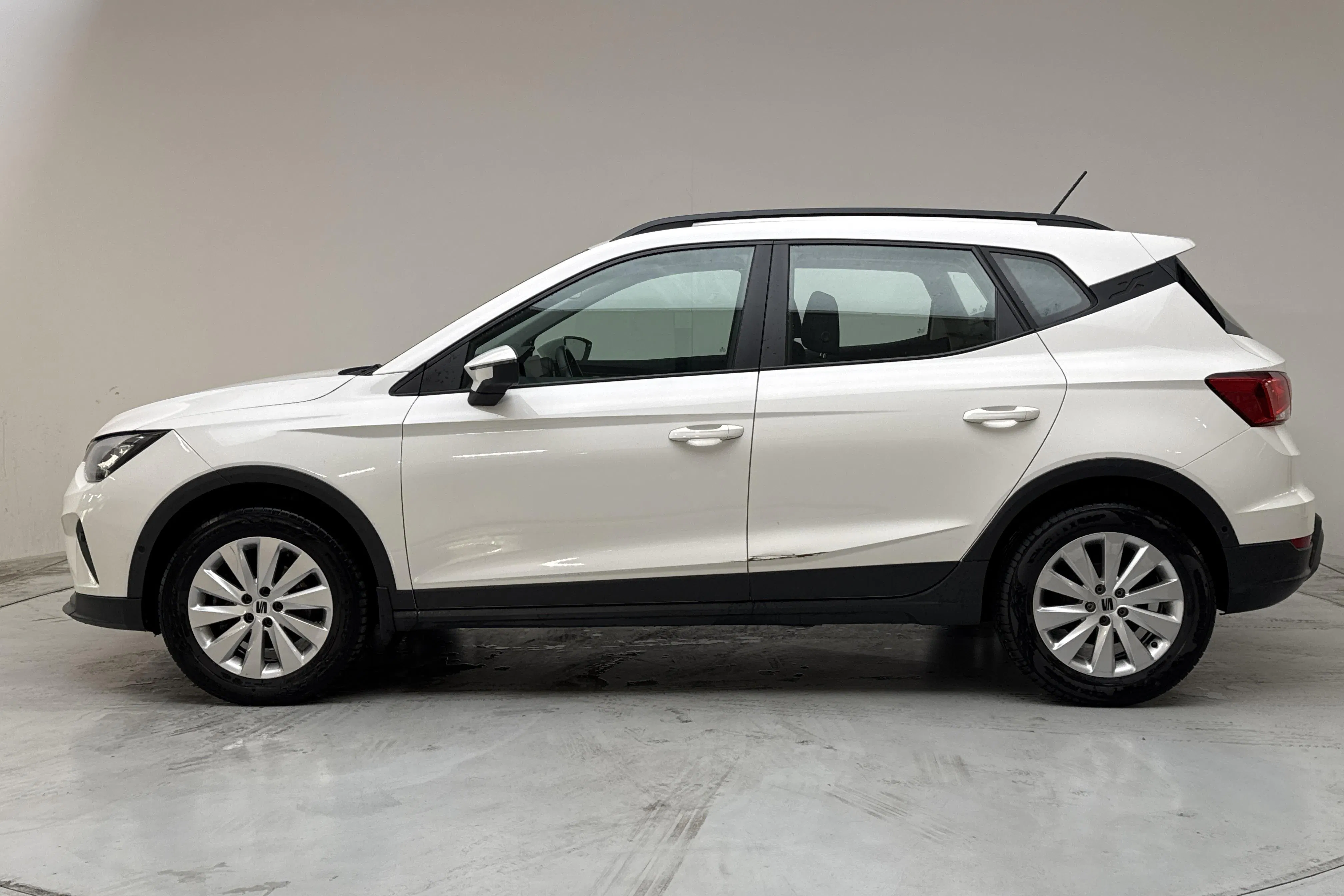 Presentation photo 2 of 14: Seat Arona 1.0 TGI 5dr (90hk) - 66 370 km - Manual - white - 2022