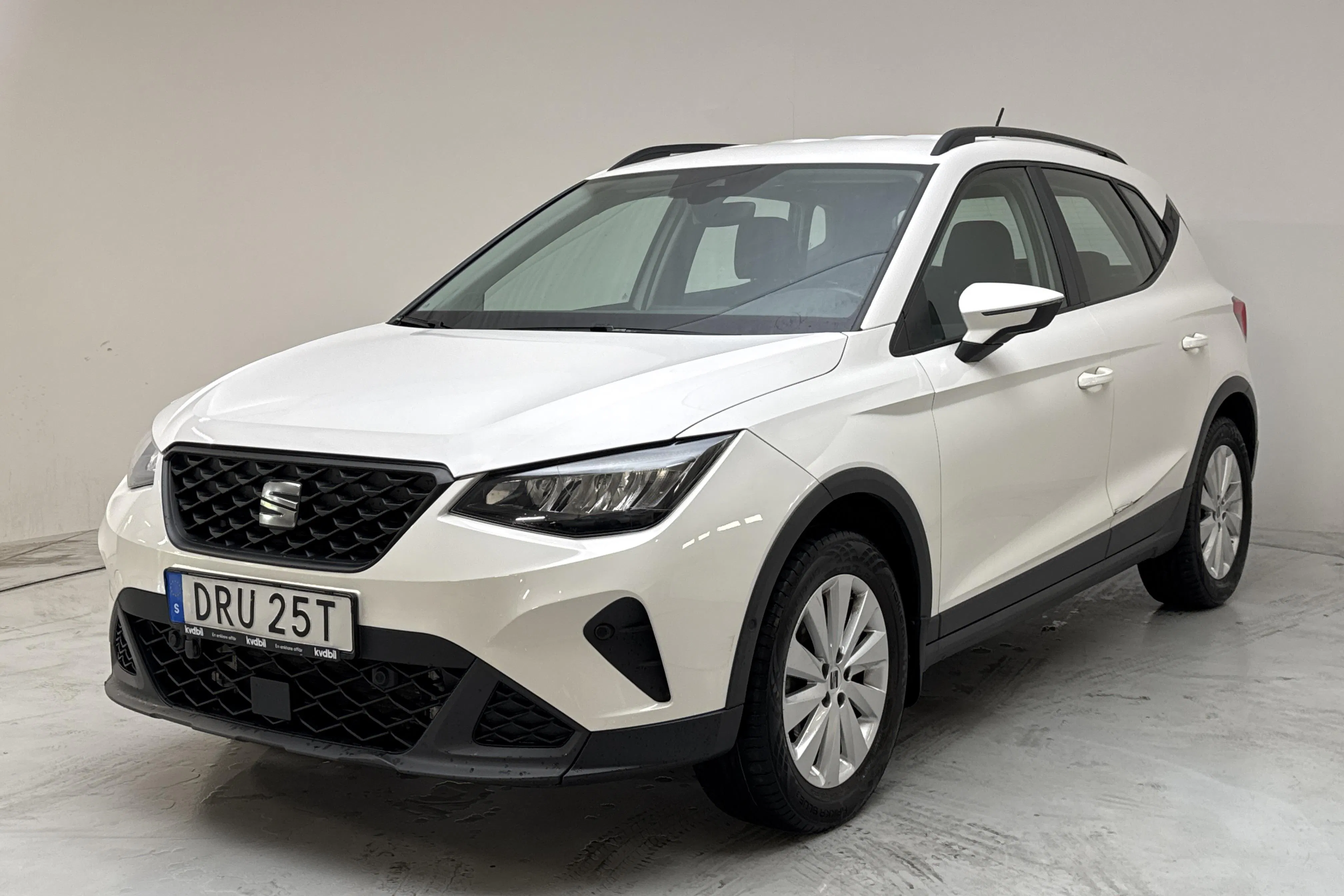 Presentation photo 1 of 14: Seat Arona 1.0 TGI 5dr (90hk) - 66 370 km - Manual - white - 2022