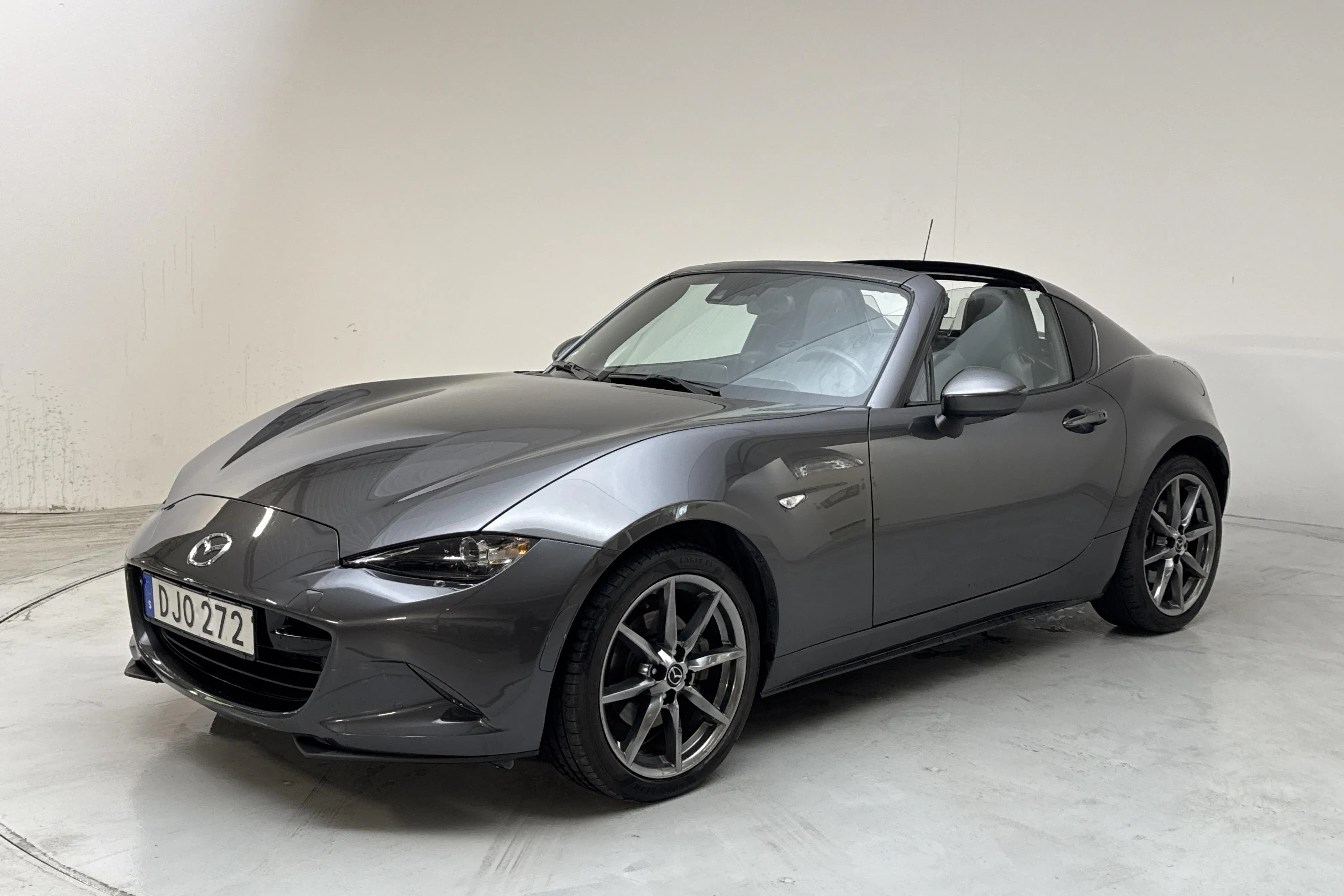 Presentationsfoto 1 av 17: Mazda MX-5 2.0 (160hk) - 7 683 mil - Automat - grå - 2017