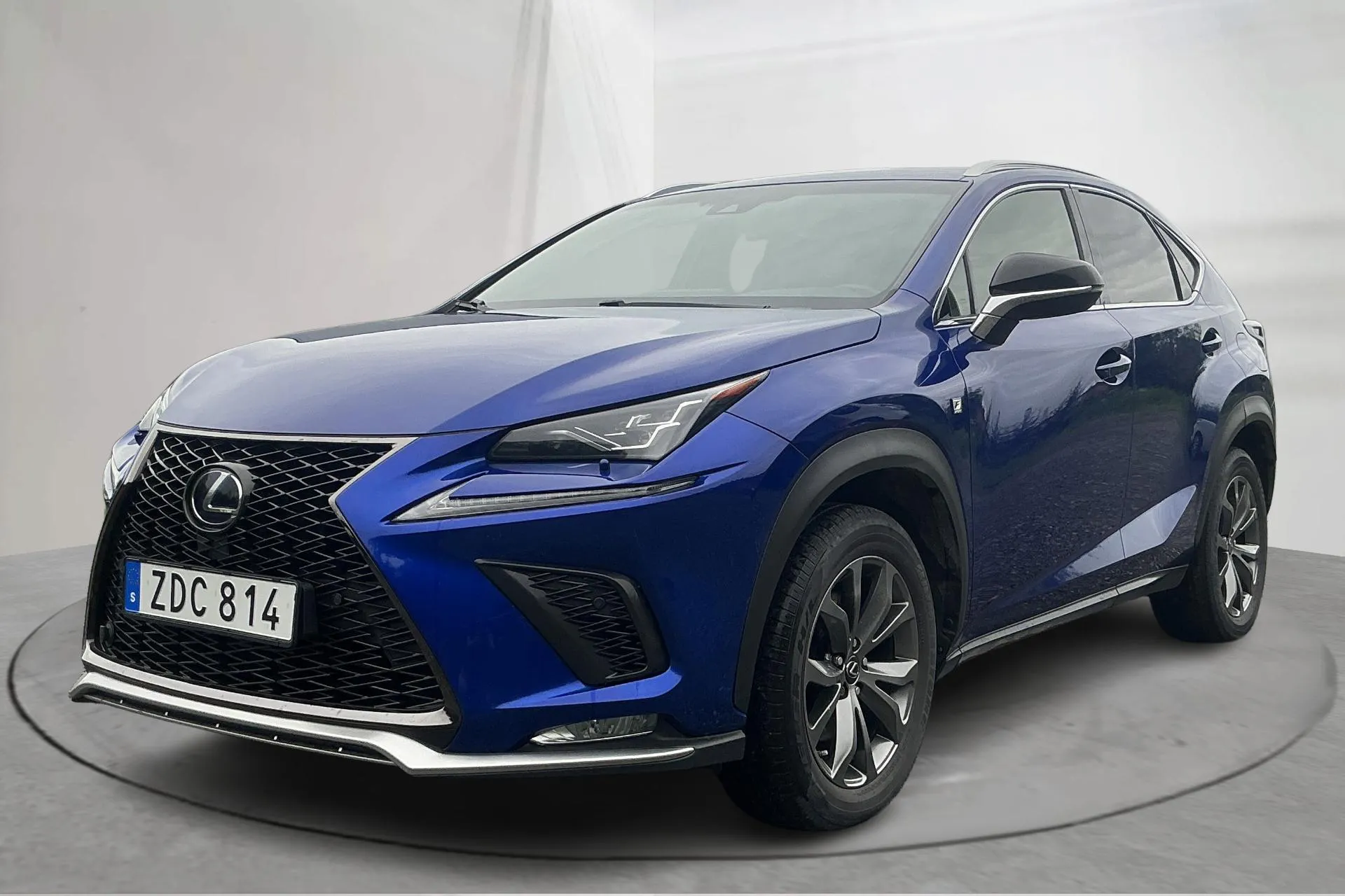 Presentation photo 1 of 16: Lexus NX 300h AWD (181hk) - 78 590 km - Automatic - blue - 2018
