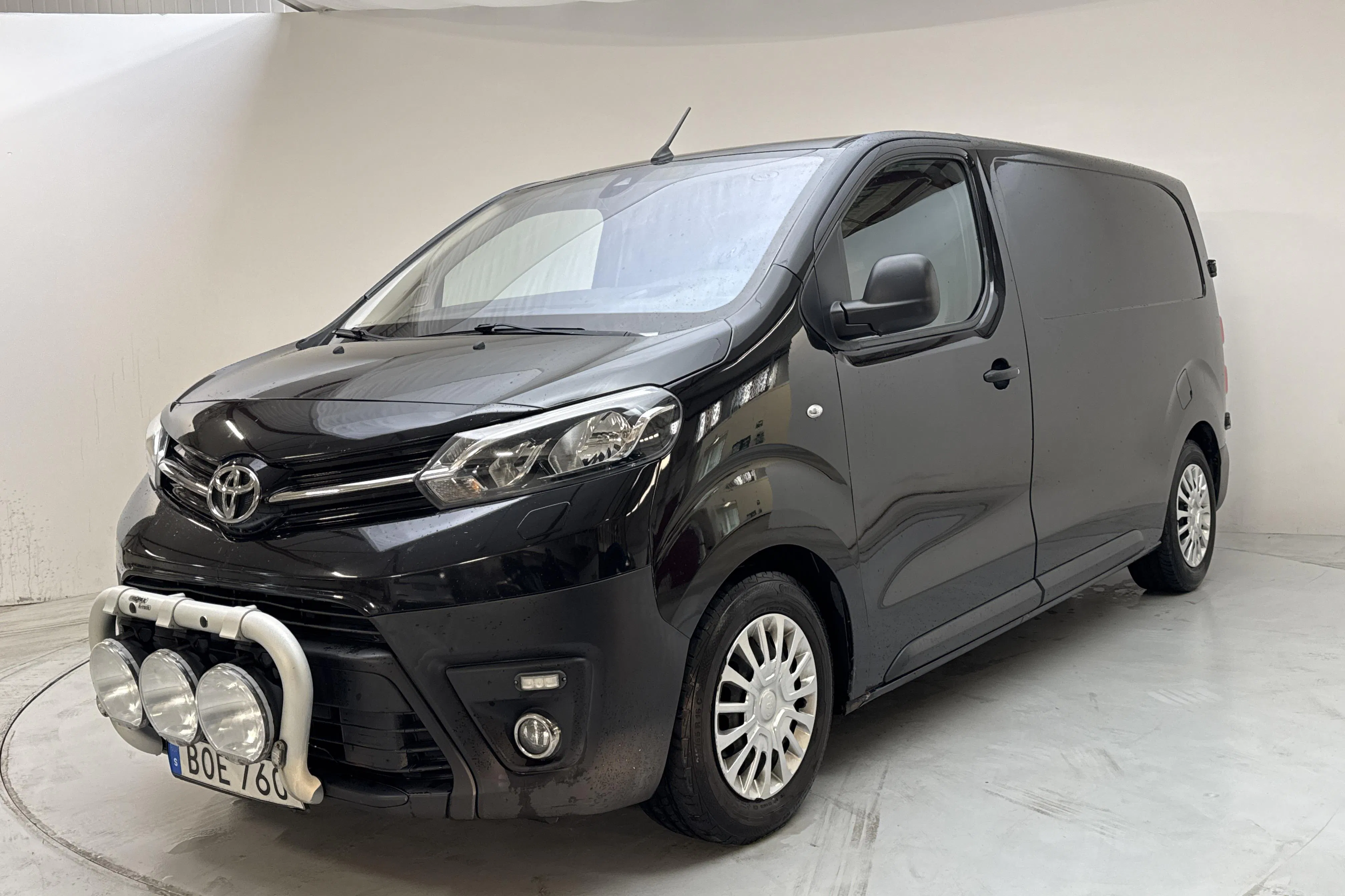 Presentationsfoto 1 av 11: Toyota PROACE 2.0D (177hk) - 19 585 mil - Automat - svart - 2017