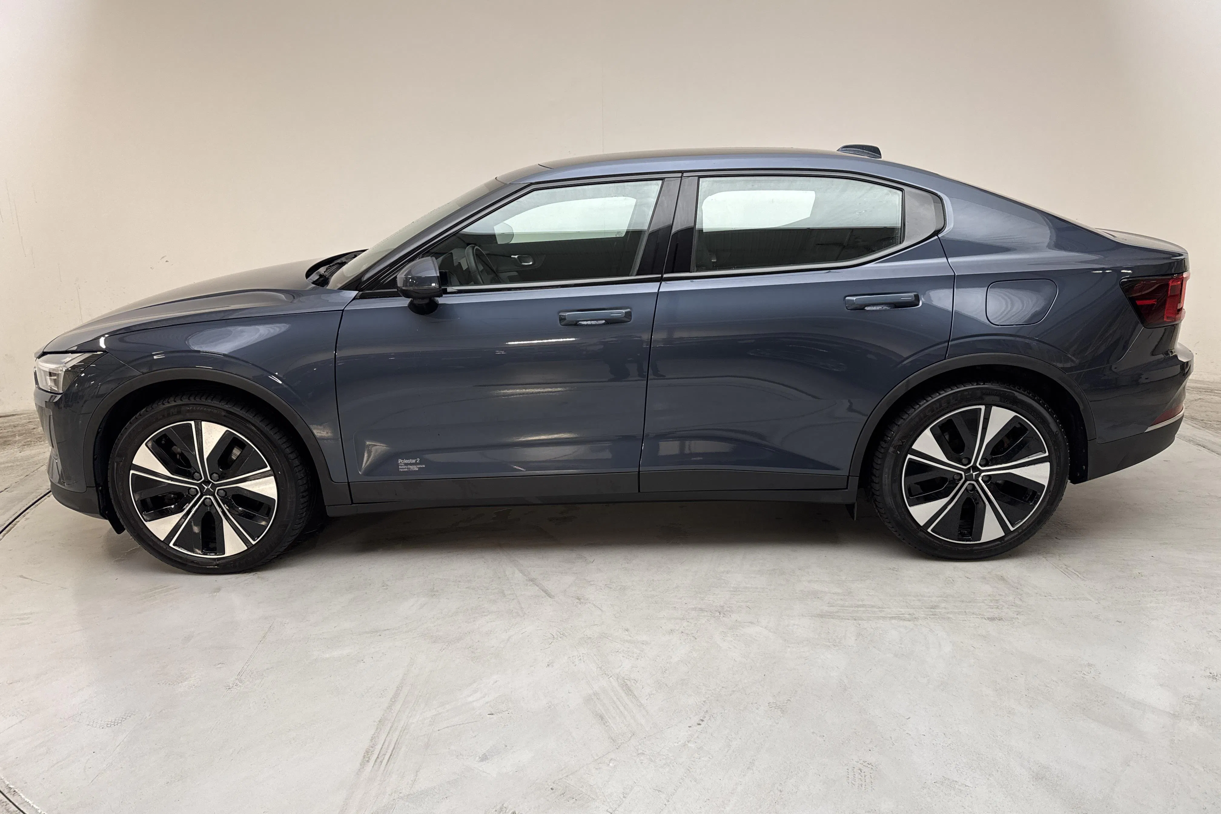 Presentationsfoto 2 av 17: Polestar 2 Long range Single motor (231hk) - 11 278 mil - Automat - Mörkblå - 2023