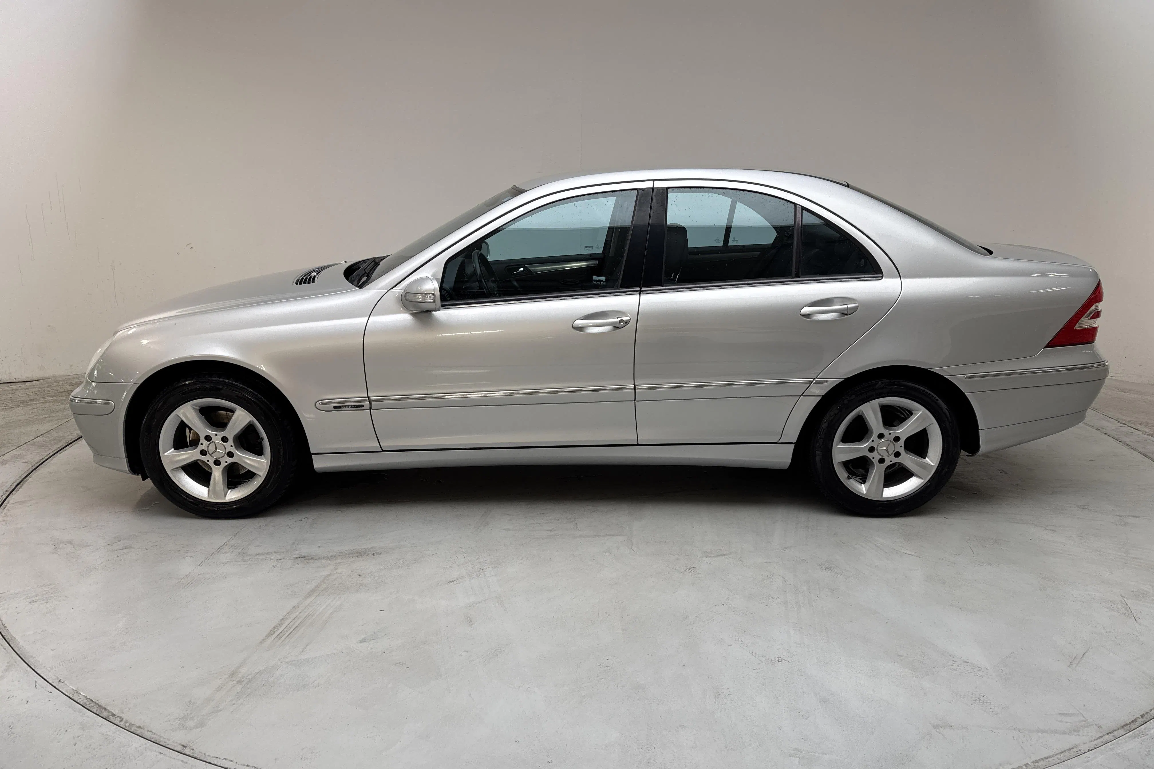 Presentation photo 2 of 12: Mercedes C 220 CDI W203 (150hk) - 181 790 km - Automatic - silver - 2006