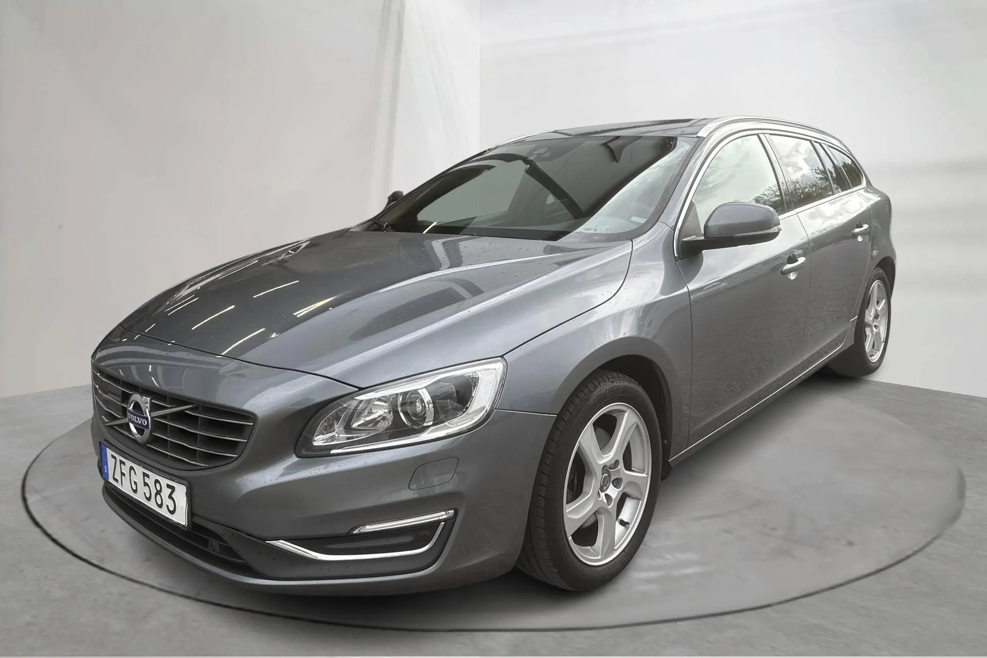 Presentationsfoto 1 av 17: Volvo V60 D4 (190hk) - 14 502 mil - Automat - grå - 2018