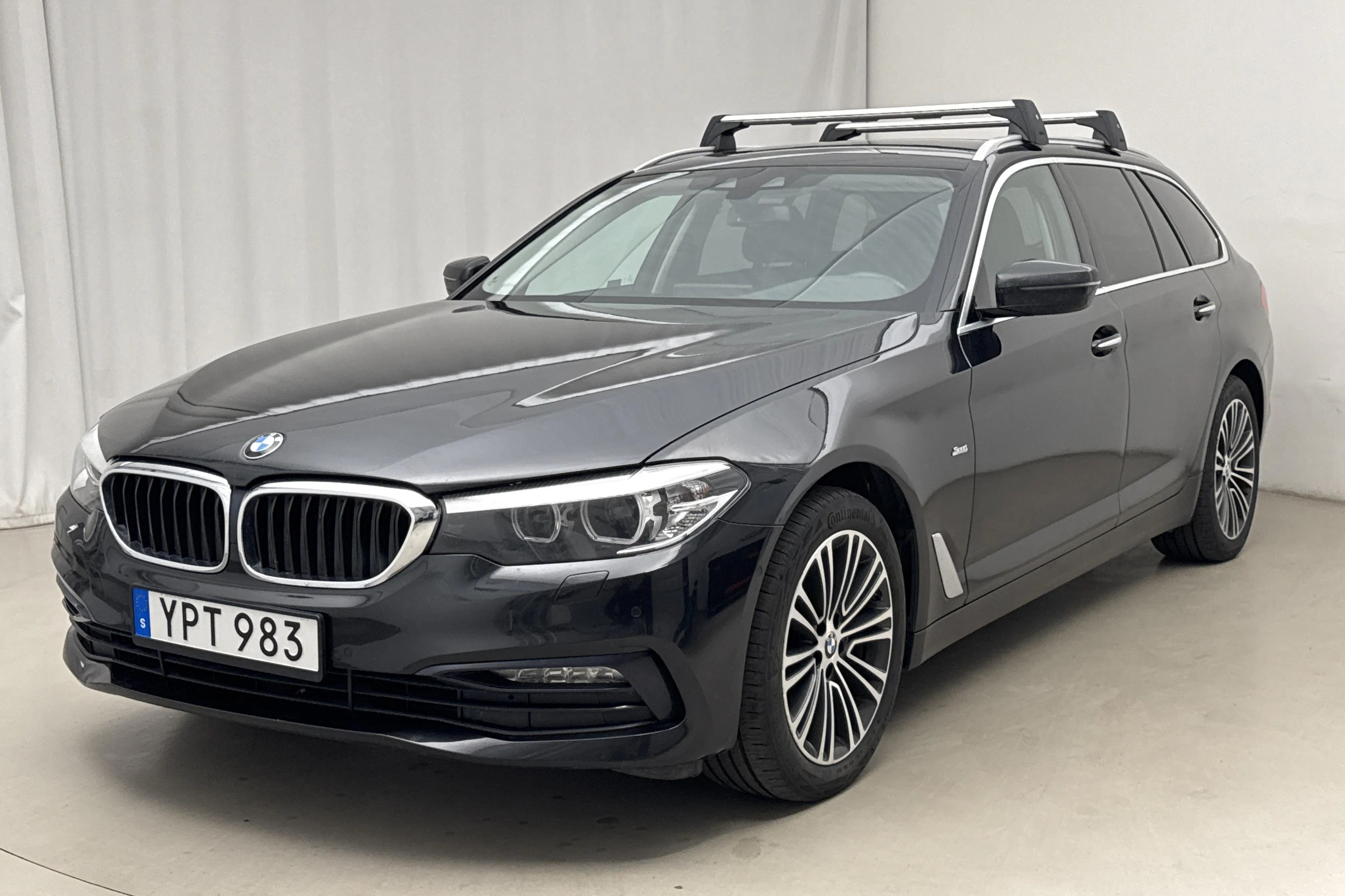 Presentationsfoto 1 av 20: BMW 520d xDrive Touring, G31 (190hk) - 20 509 mil - Automat - svart - 2018