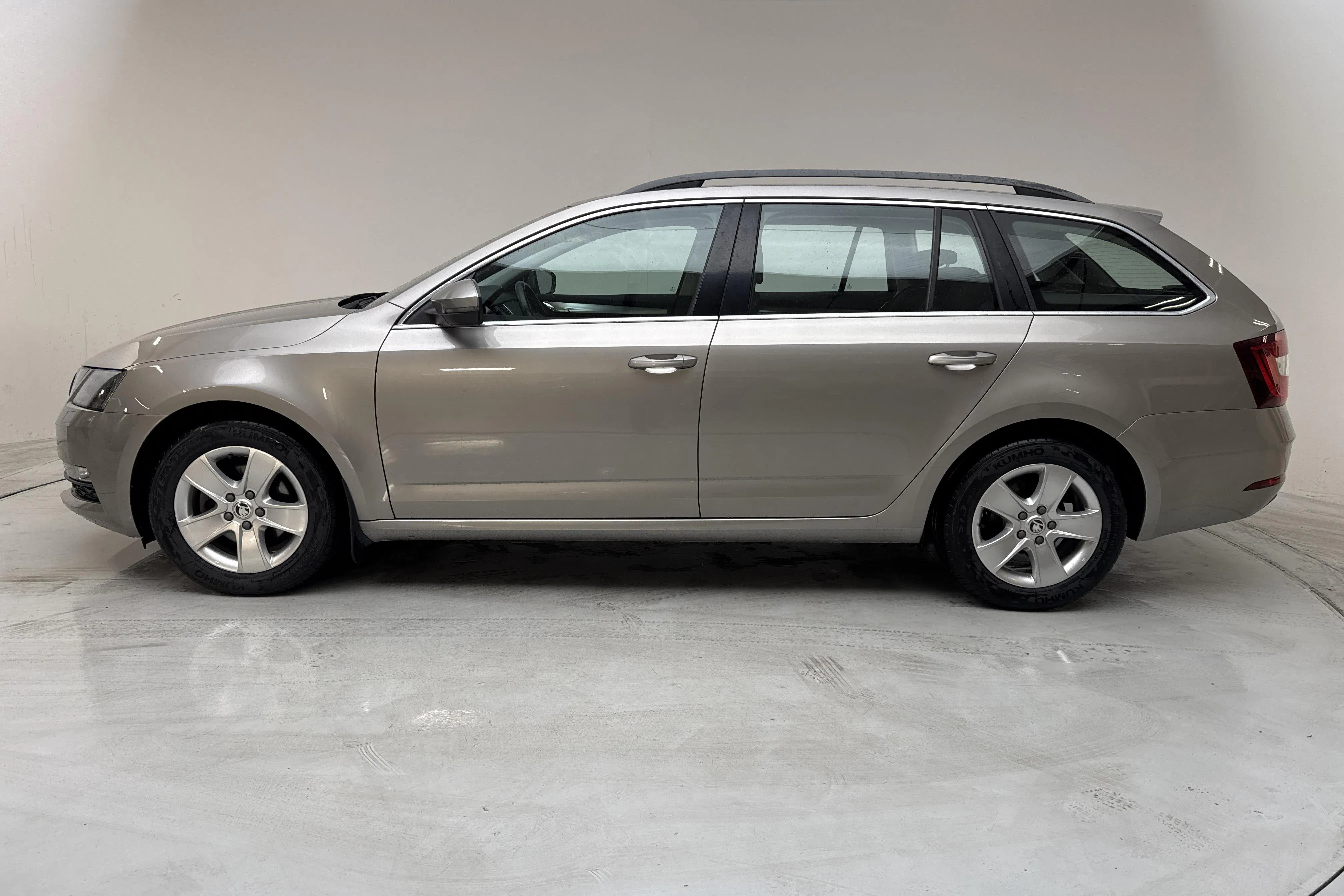 Presentationsfoto 2 av 13: Skoda Octavia III 1.0 TSI Combi (115hk) - 2 818 mil - Automat - Ljusbrun - 2018