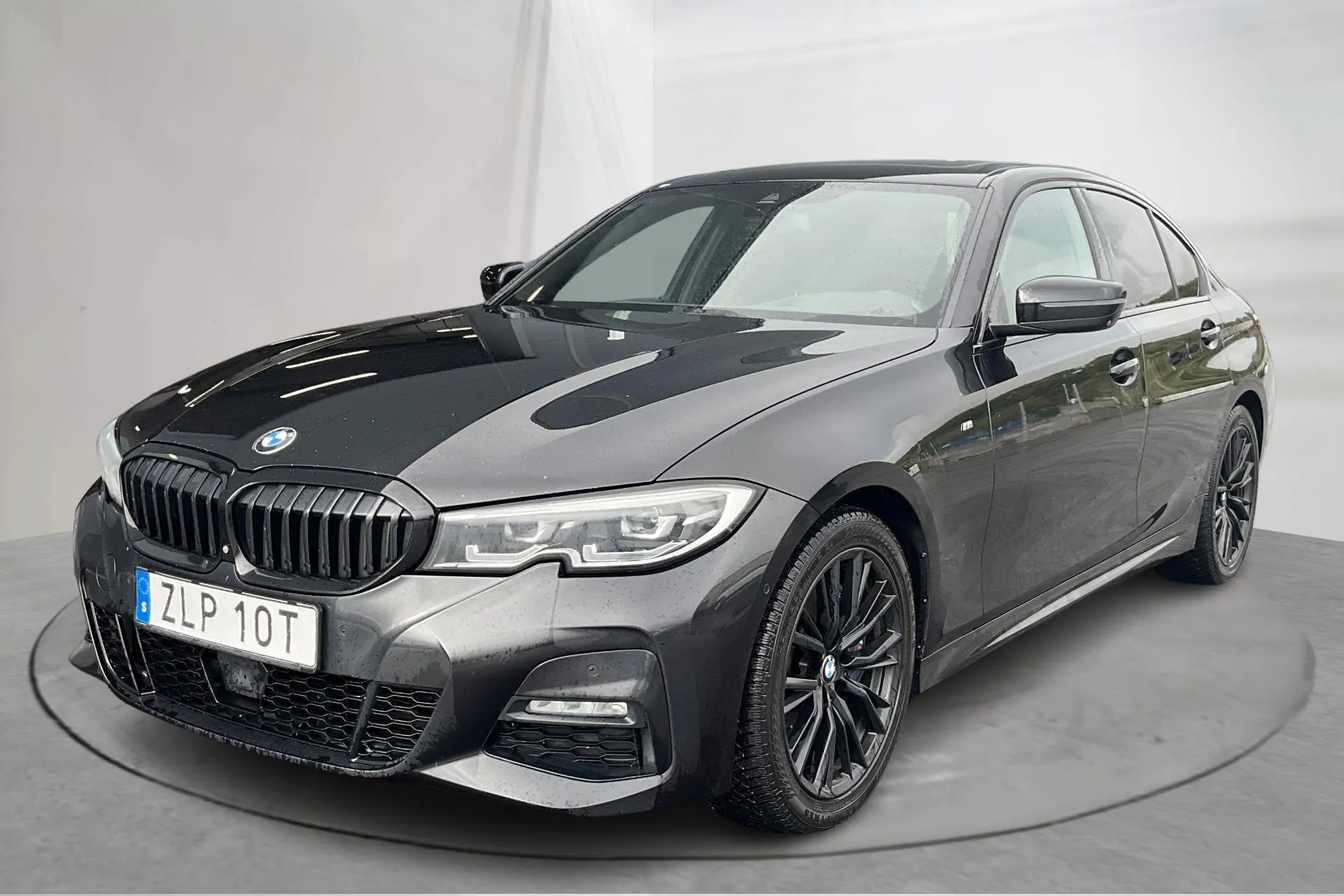 Presentationsfoto 1 av 17: BMW 320d xDrive Sedan, G20 (190hk) - 23 248 mil - Automat - svart - 2020