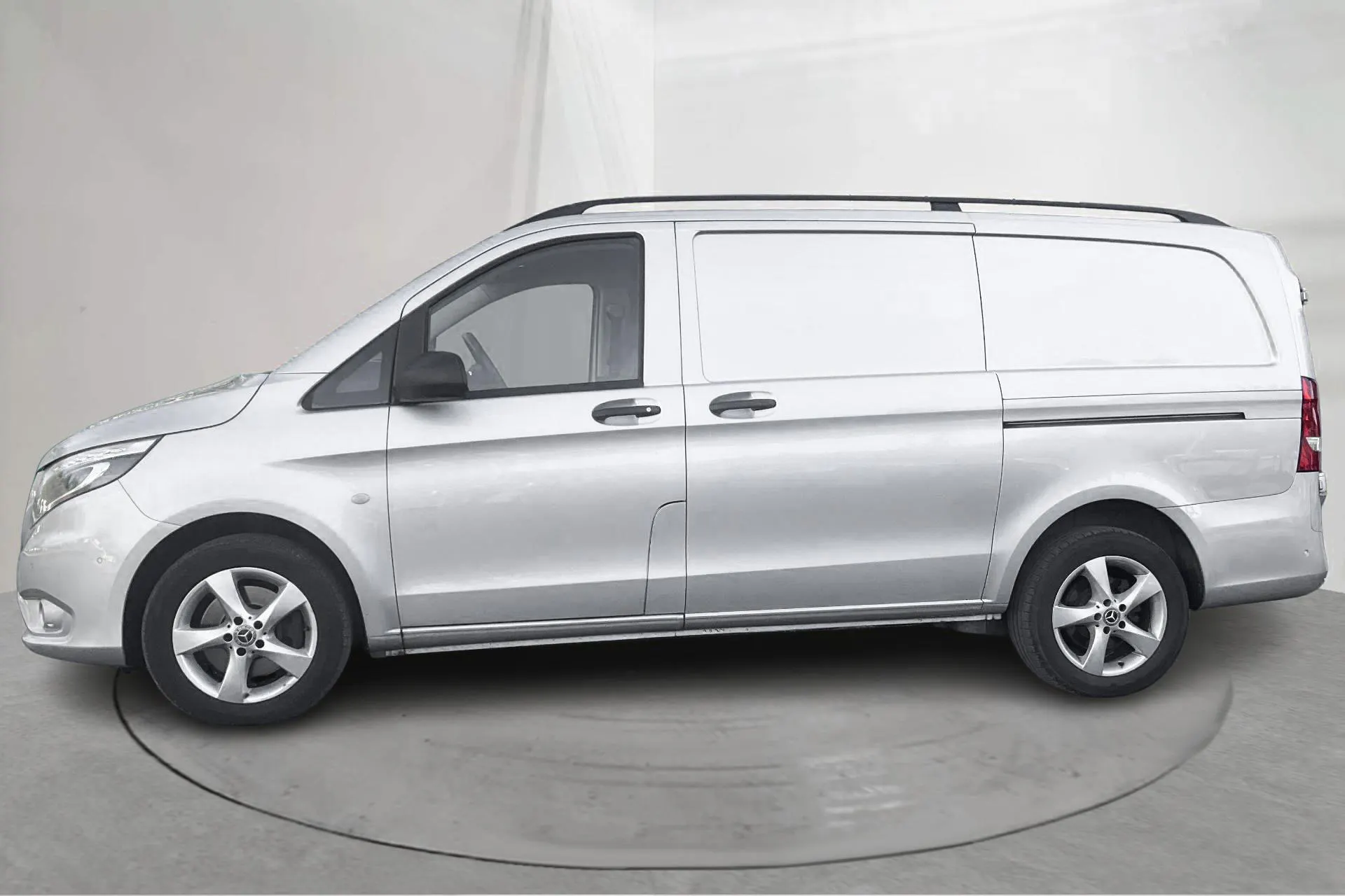 Presentationsfoto 2 av 15: Mercedes Vito 119 BlueTEC 4MATIC W640 (190hk) - 14 379 mil - Automat - silver - 2019