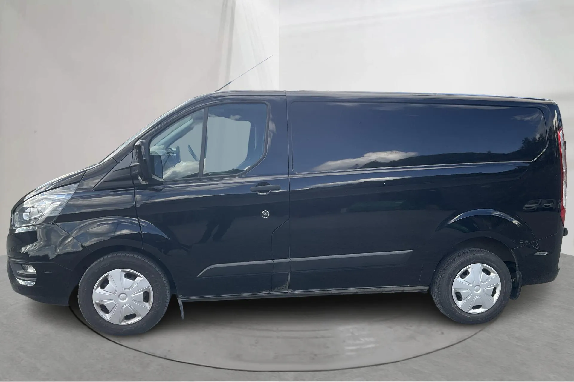 Presentationsfoto 2 av 15: Ford Transit Custom 300 (130hk) - 9 511 mil - Automat - svart - 2023