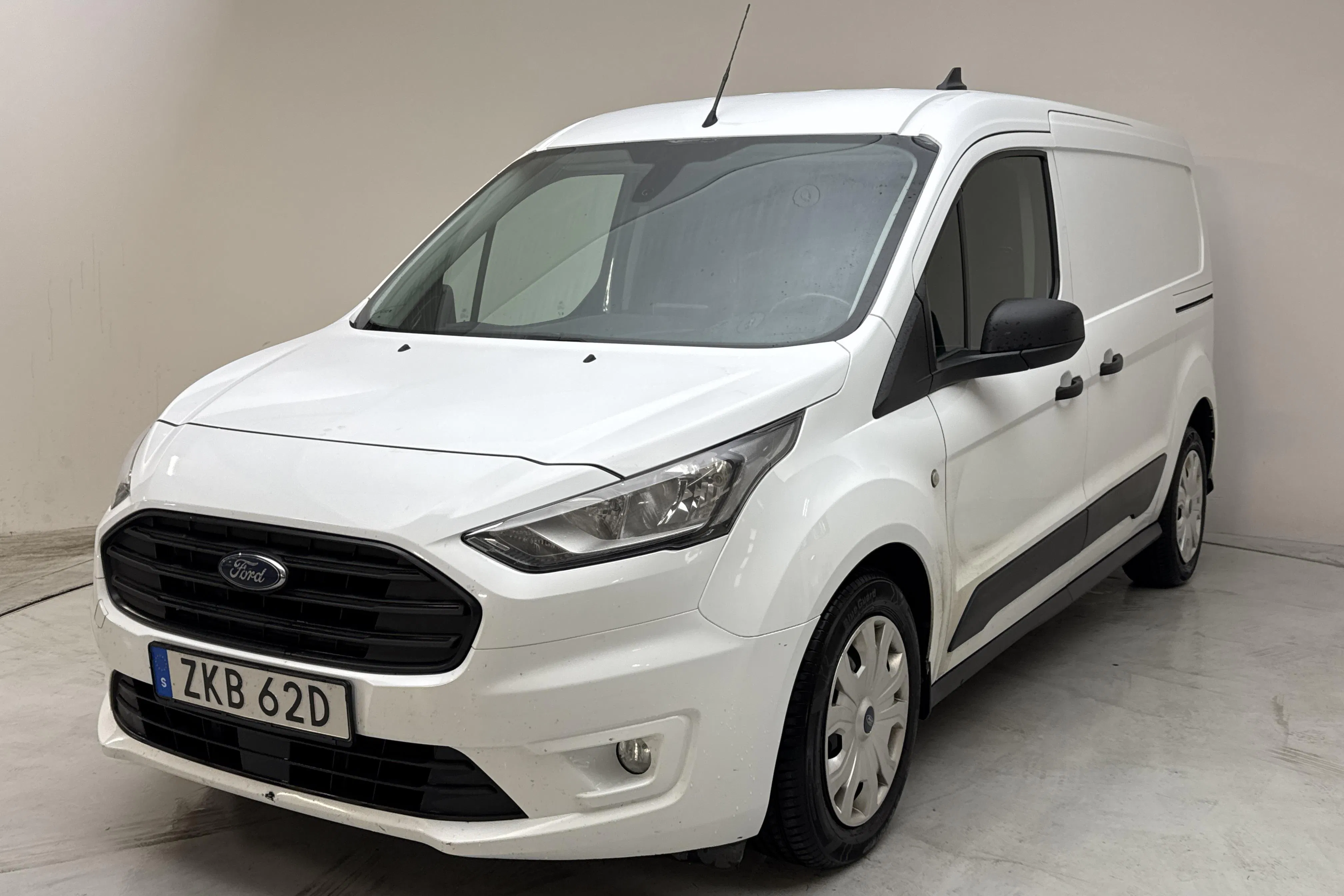 Presentation photo 1 of 11: Ford Transit Connect 1.5 EcoBlue (100hk) - 186 180 km - Automatic - white - 2020