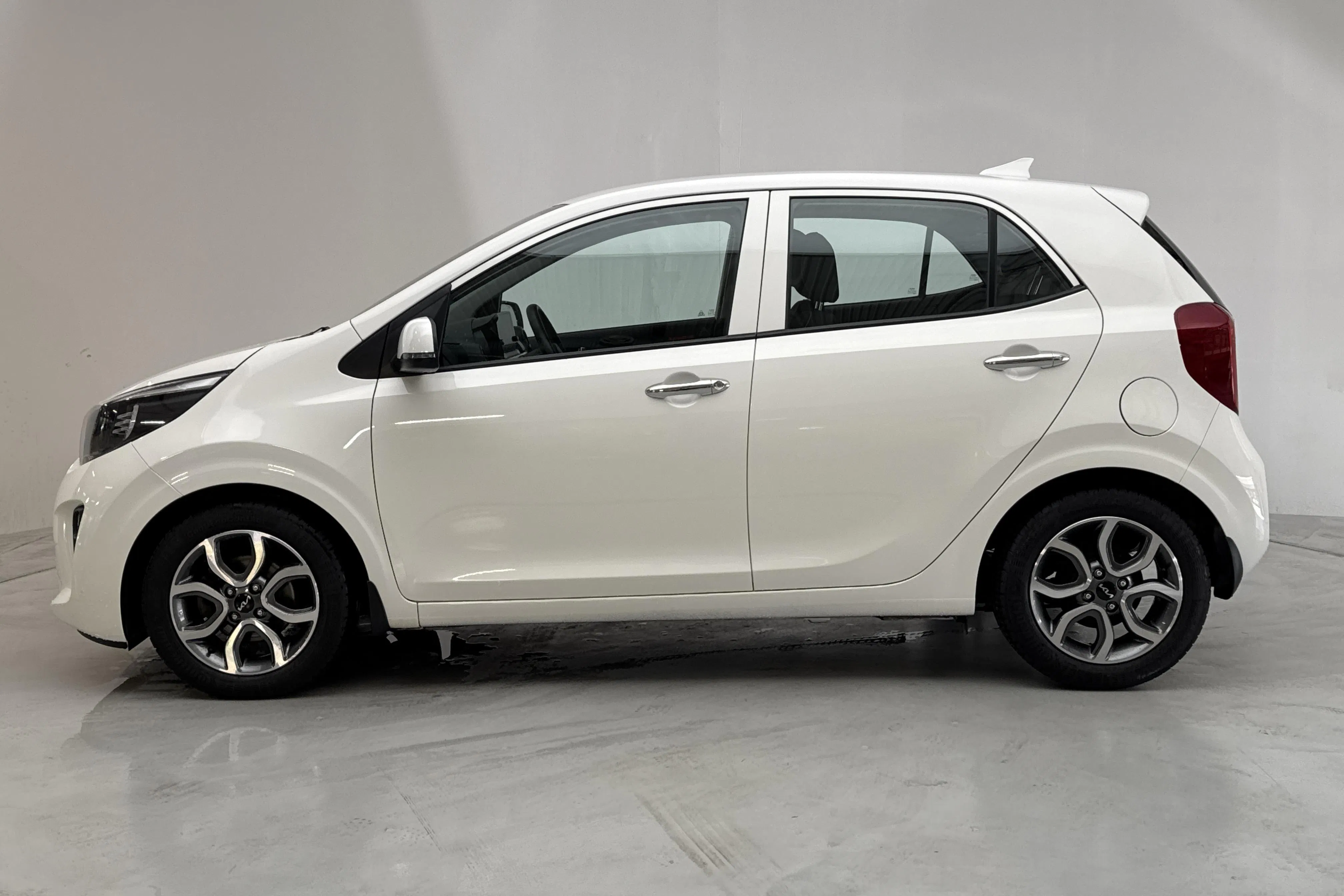 Presentationsfoto 2 av 12: KIA Picanto 1.0 DPI (67hk) - 2 629 mil - Manuell - vit - 2023