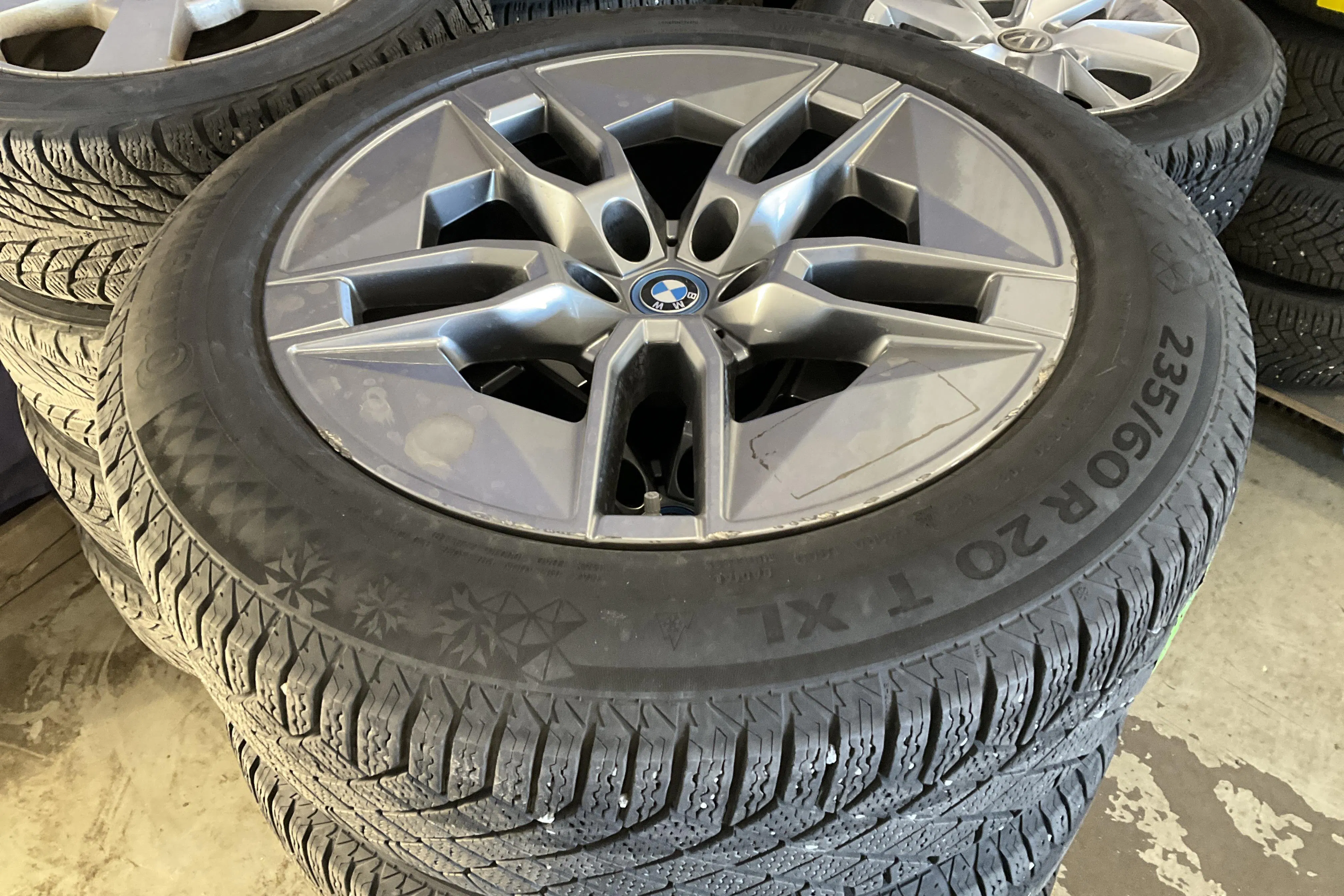 Presentationsfoto 21 av 21: BMW iX xDrive40, I20 (310hk) - 3 198 mil - Automat - blå - 2023
