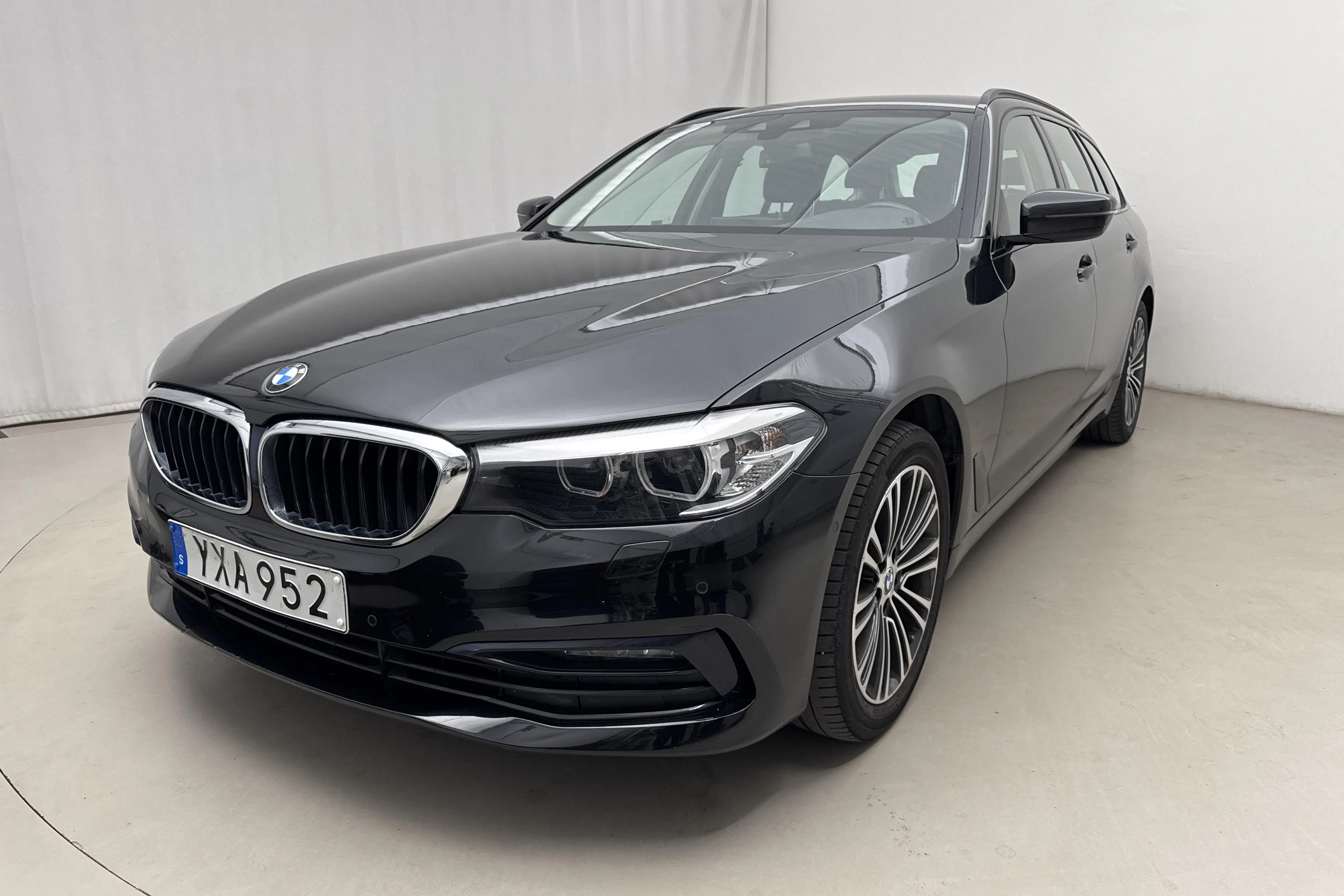 Presentation photo 1 of 17: BMW 520d xDrive Touring, G31 (190hk) - 62 820 km - Automatic - black - 2019