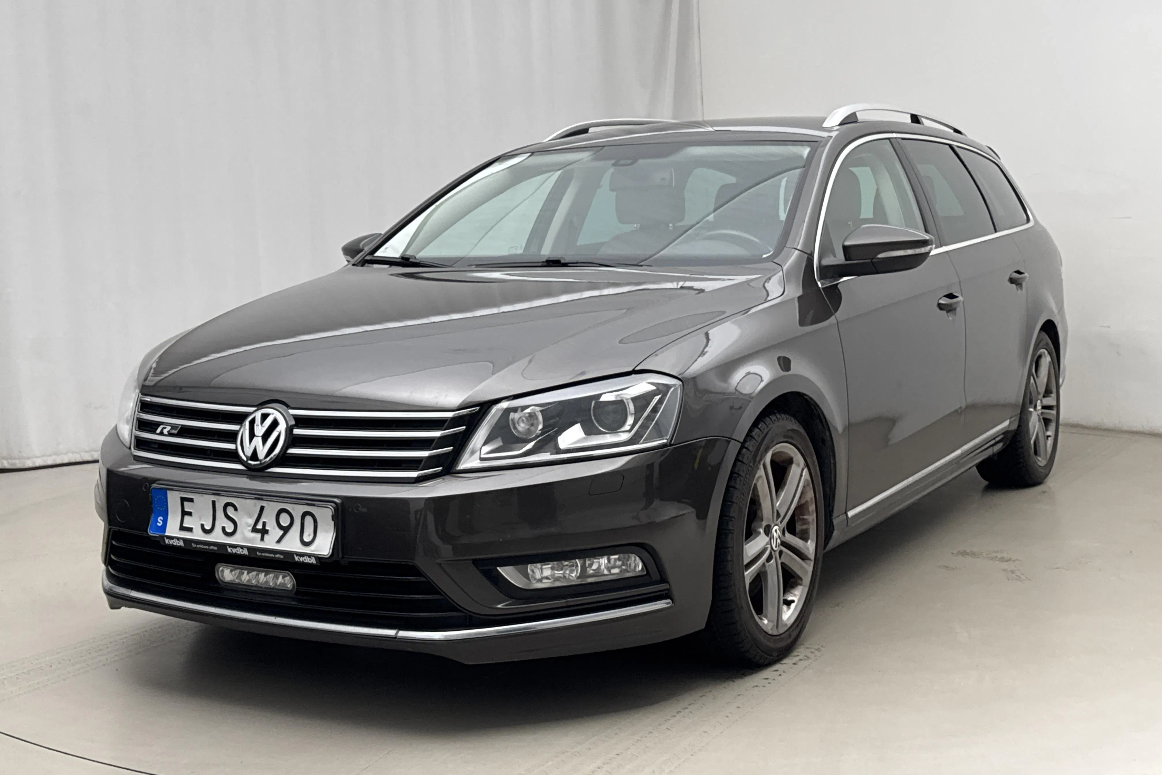 Presentationsfoto 1 av 17: VW Passat 2.0 TDI BlueMotion Technology Variant 4Motion (170hk) - 19 697 mil - Automat - Mörkbrun - 2013
