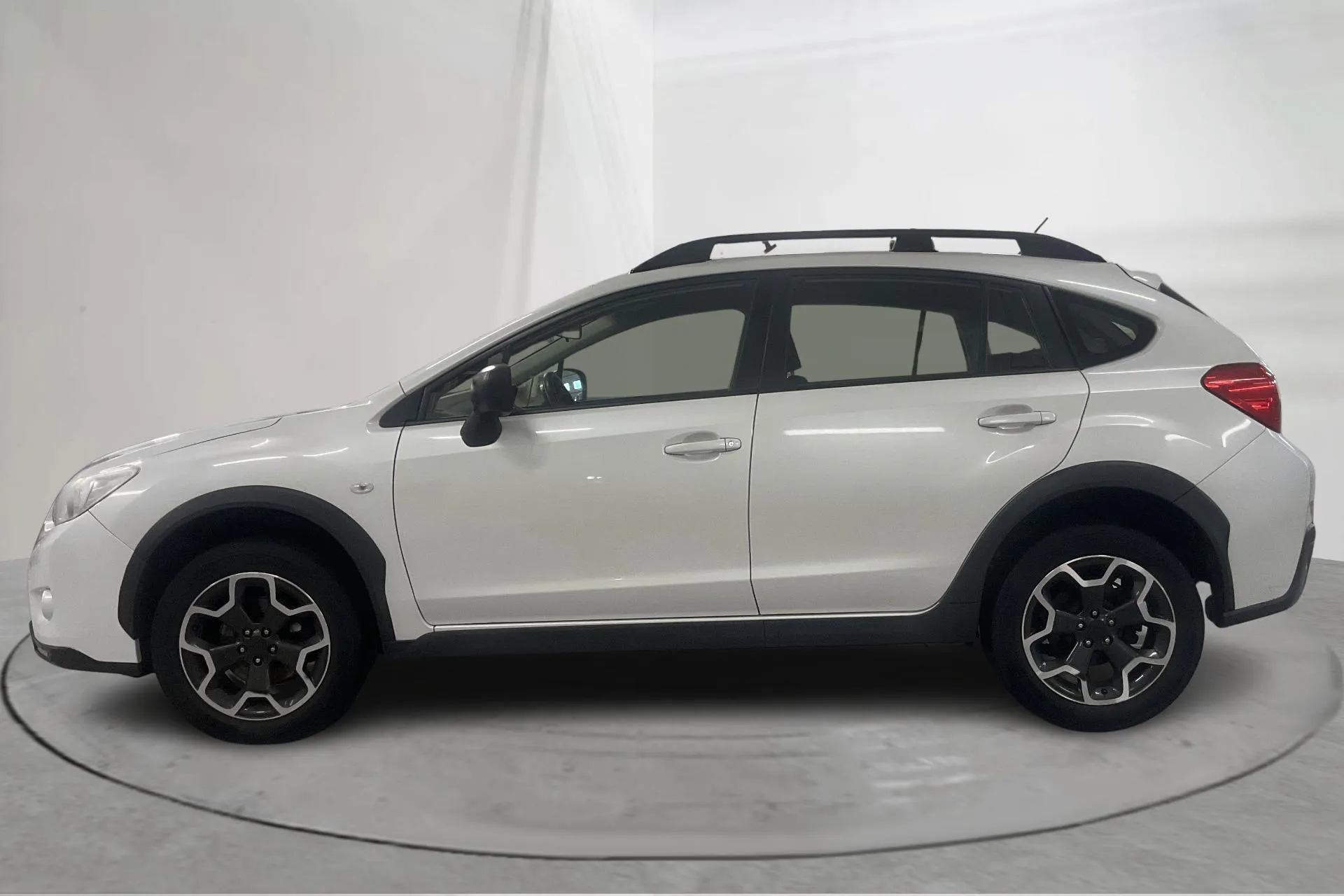 Presentationsfoto 2 av 16: Subaru XV 2.0i (150hk) - 21 195 mil - Automat - vit - 2013