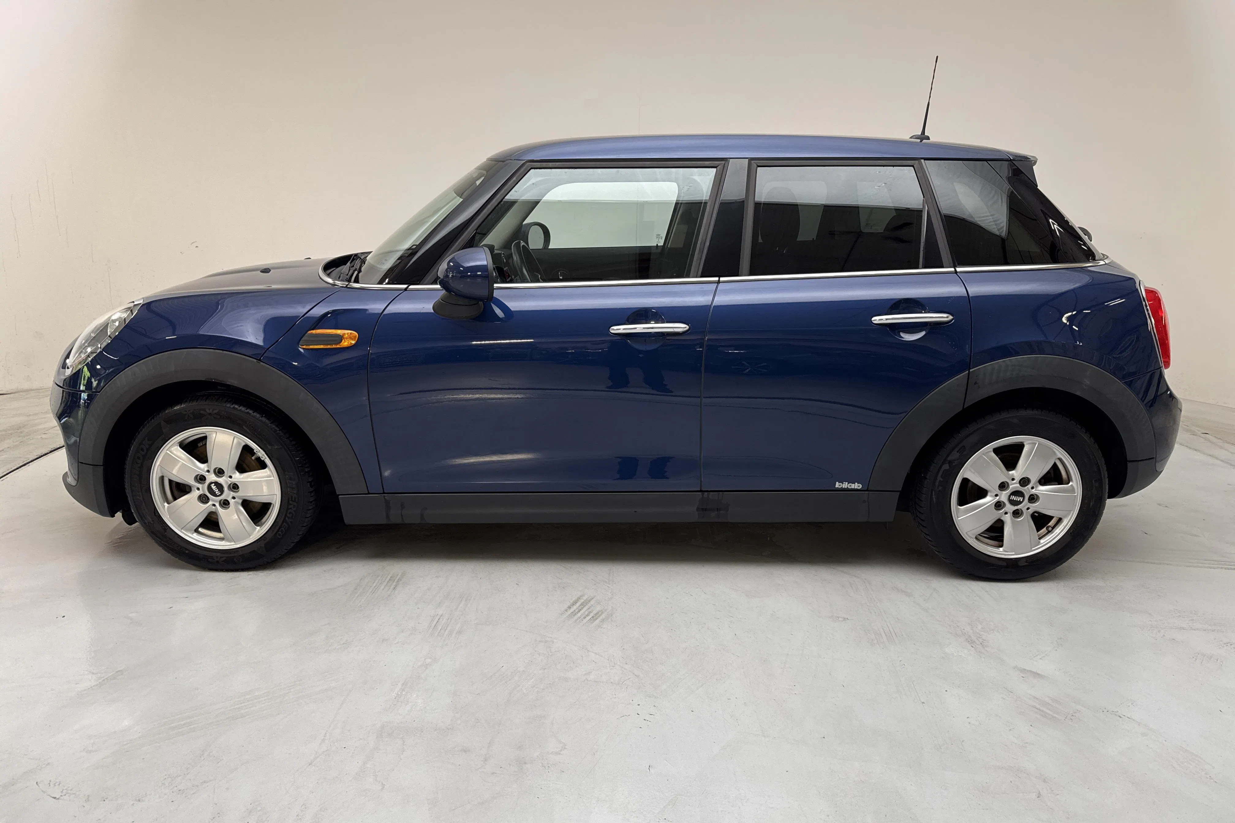 Presentationsfoto 2 av 12: MINI One Hatch 5dr (102hk) - 7 962 mil - Manuell - blå - 2016