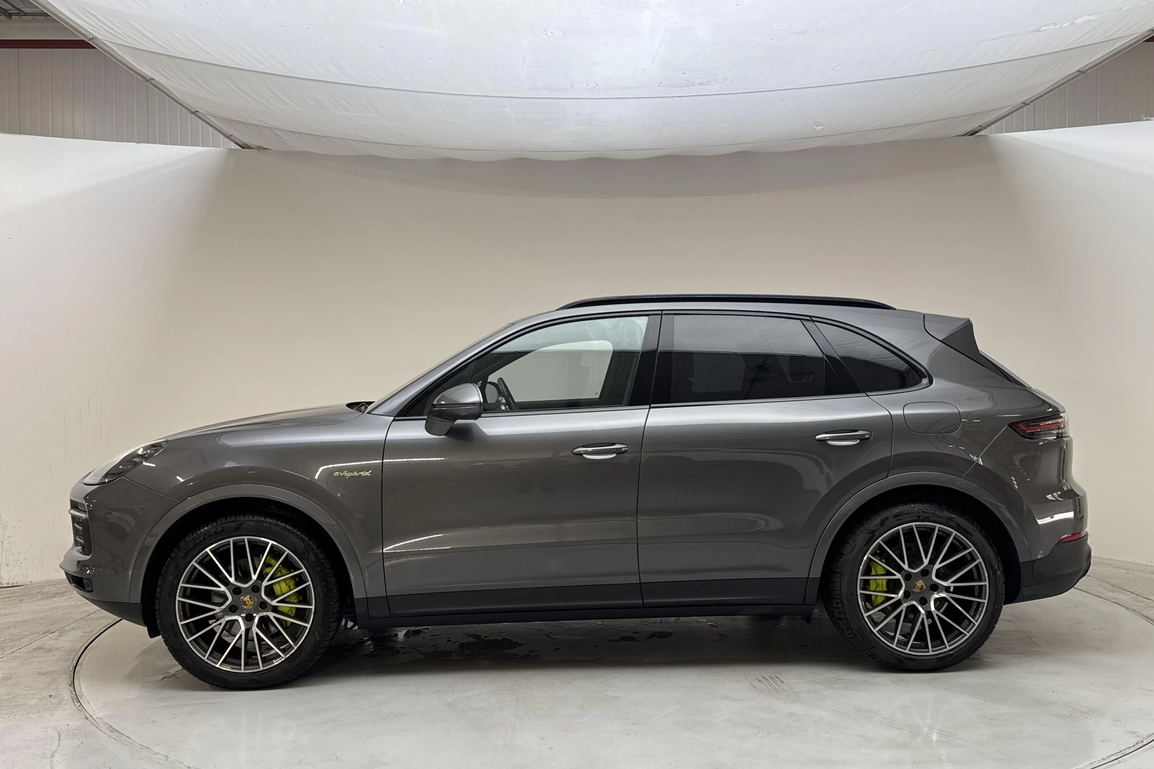 Presentation photo 2 of 17: Porsche Cayenne E-hybrid (462hk) - 143 080 km - Automatic - gray - 2020