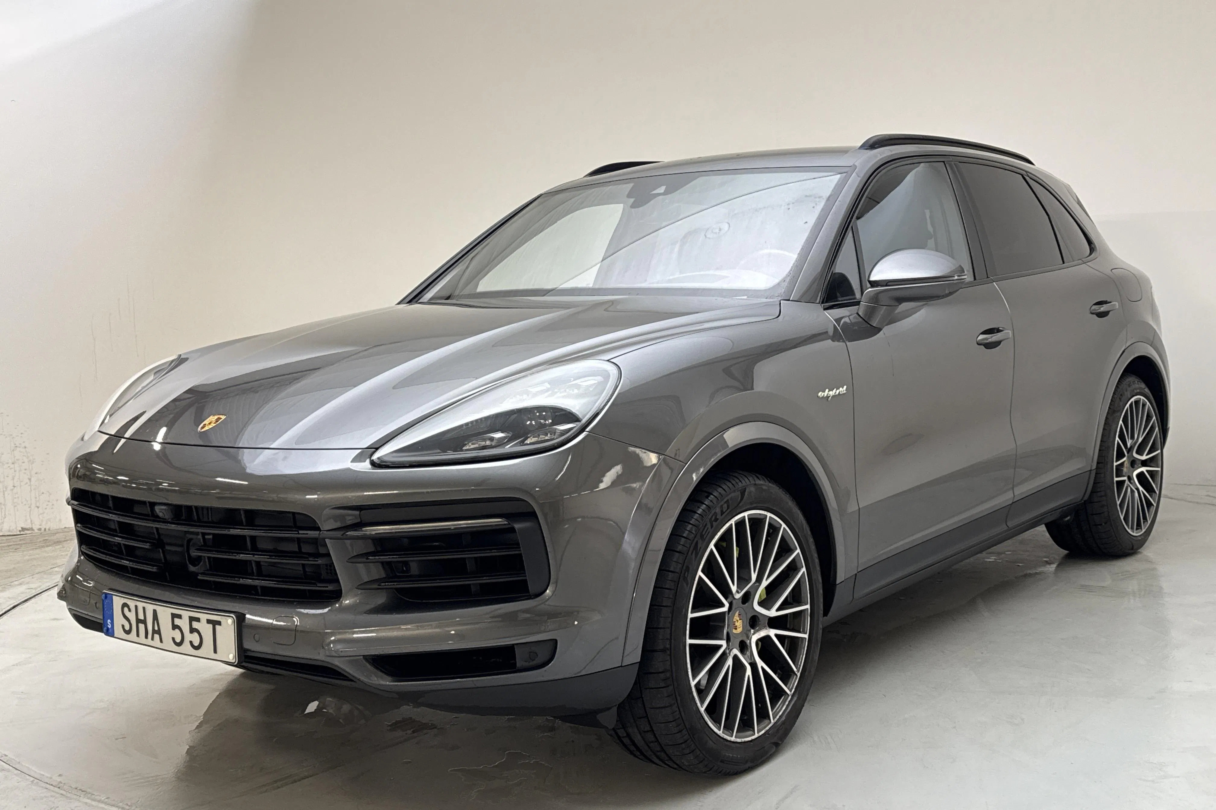 Presentation photo 1 of 17: Porsche Cayenne E-hybrid (462hk) - 143 080 km - Automatic - gray - 2020