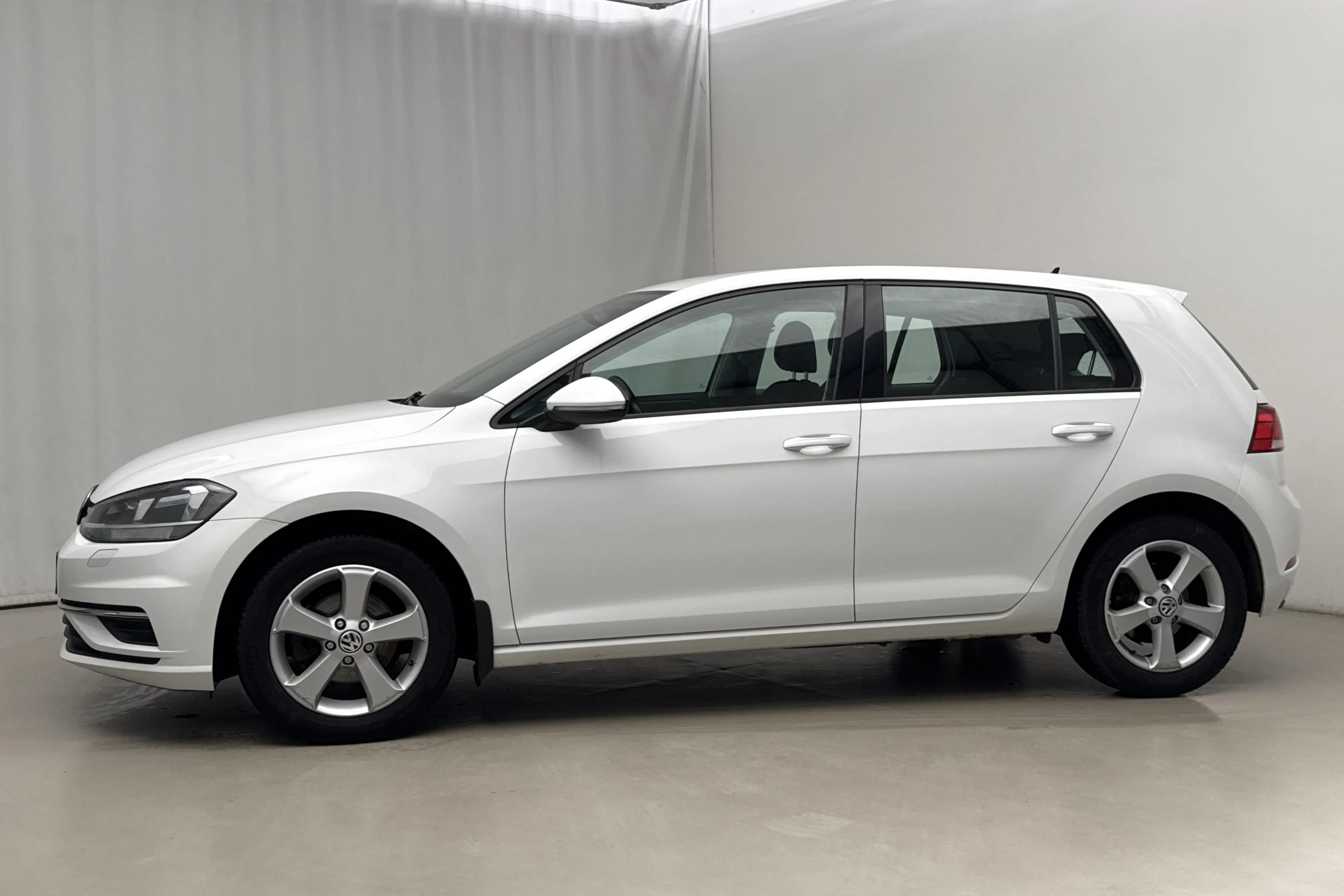 Presentation photo 2 of 17: VW Golf VII 1.0 TSI 5dr (110hk) - 250 690 km - Automatic - white - 2017