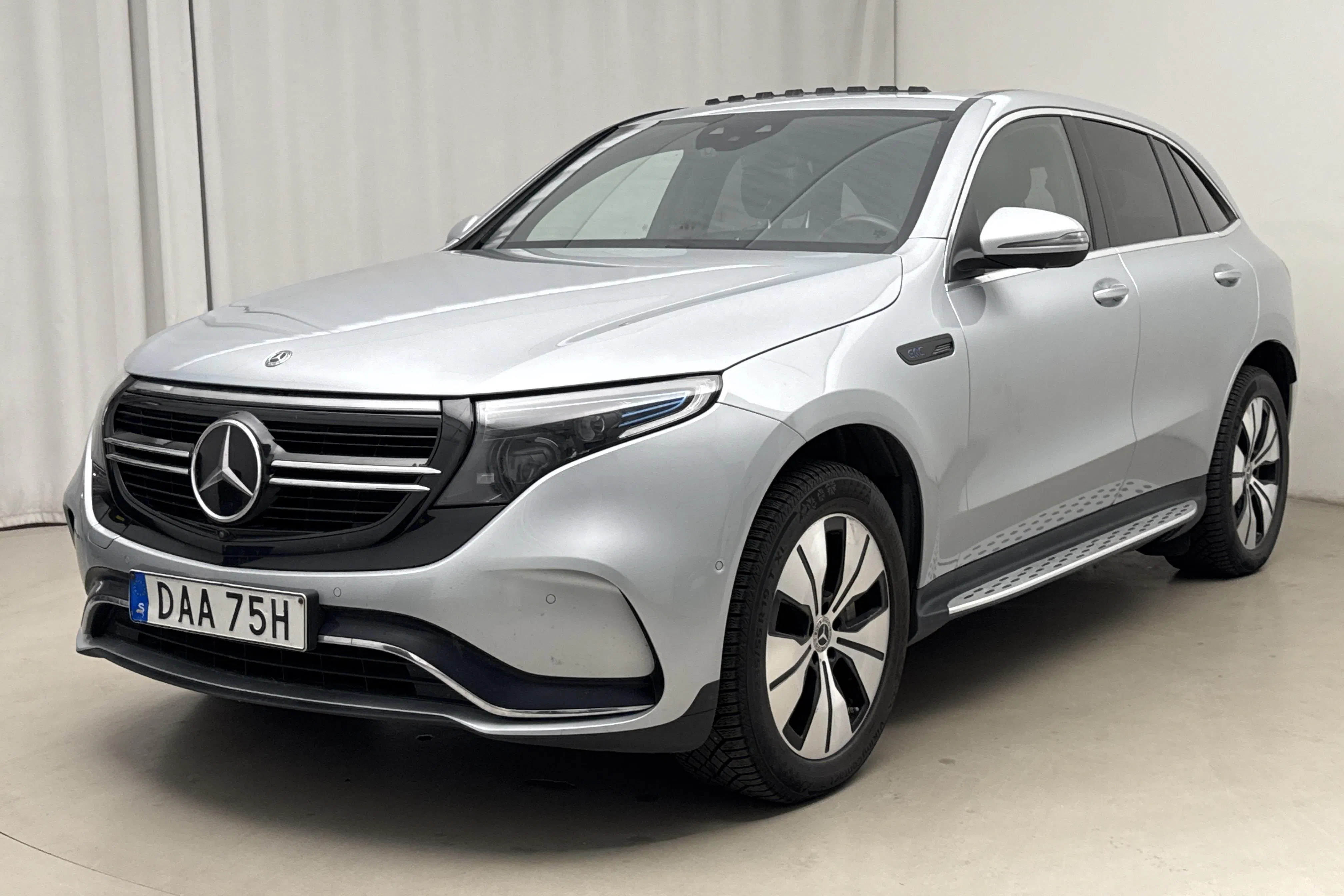 Presentation photo 1 of 24: Mercedes EQC 400 4MATIC 80kWh N293 (408hk) - 169 320 km - Automatic - silver - 2021