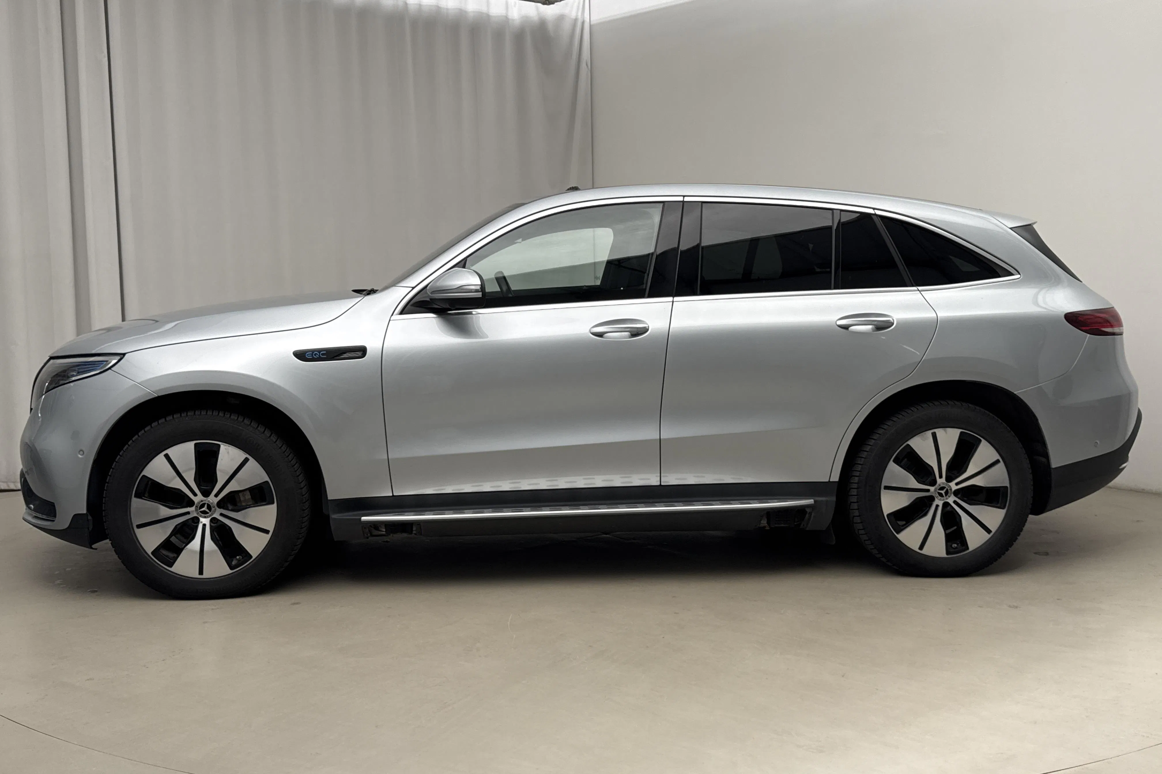Presentation photo 2 of 24: Mercedes EQC 400 4MATIC 80kWh N293 (408hk) - 169 320 km - Automatic - silver - 2021