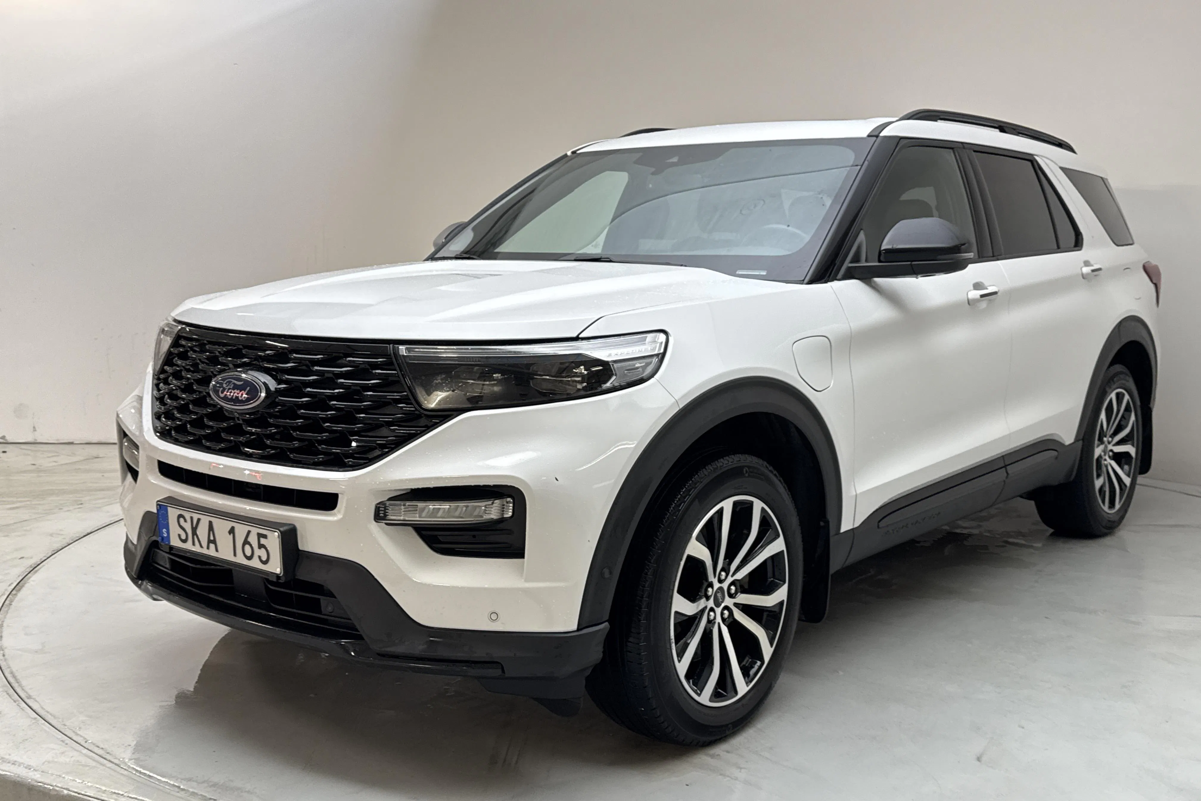 Presentationsfoto 1 av 20: Ford Explorer 3.0T EcoBoost (457hk) - 11 871 mil - Automat - vit - 2021