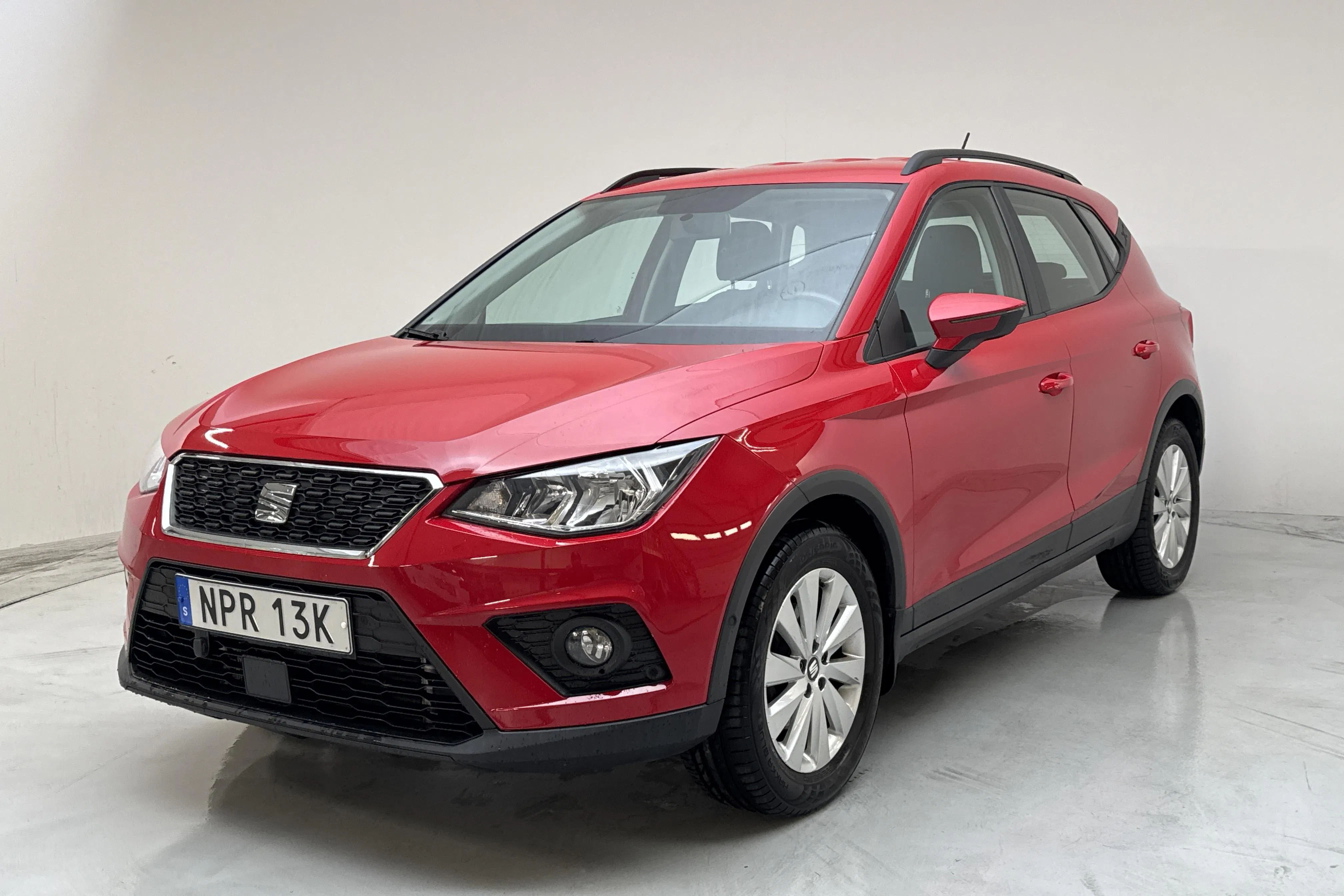 Presentationsfoto 1 av 11: Seat Arona 1.0 TGI 5dr (90hk) - 7 435 mil - Manuell - röd - 2021