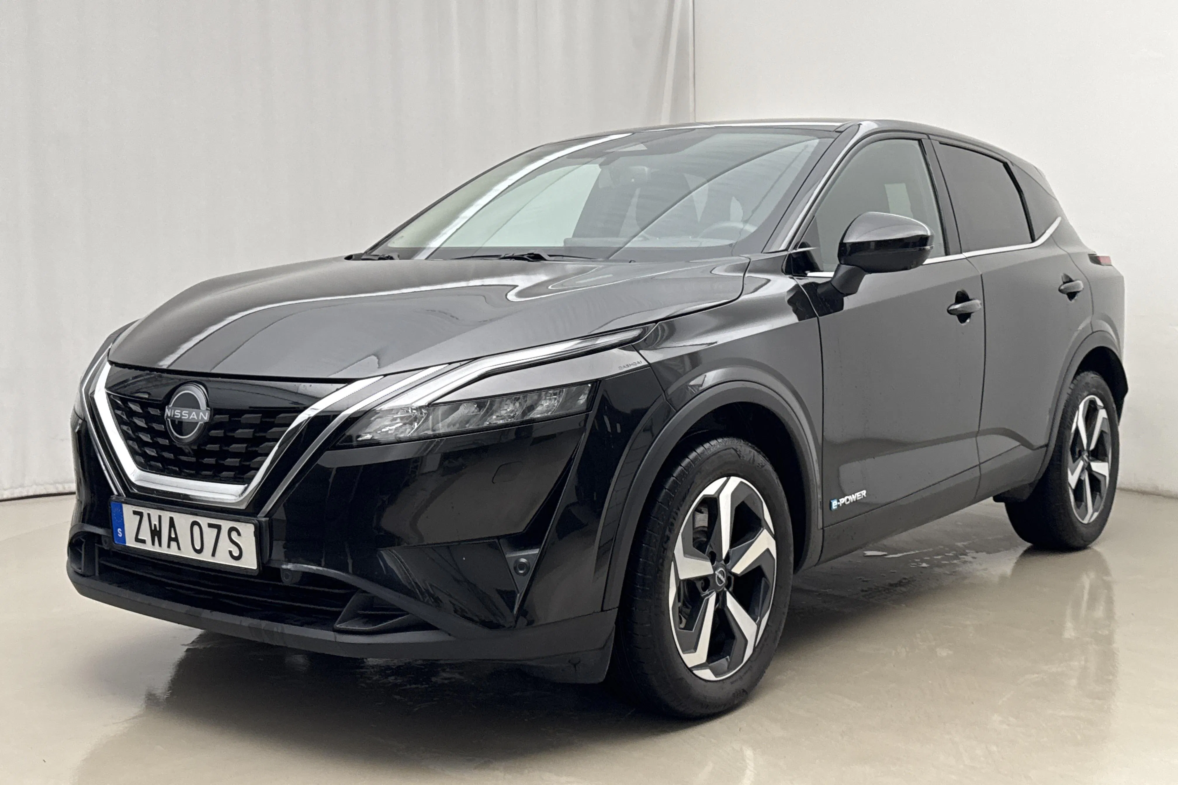 Presentation photo 1 of 17: Nissan Qashqai e-power (190hk) - 7 740 km - Automatic - black - 2023