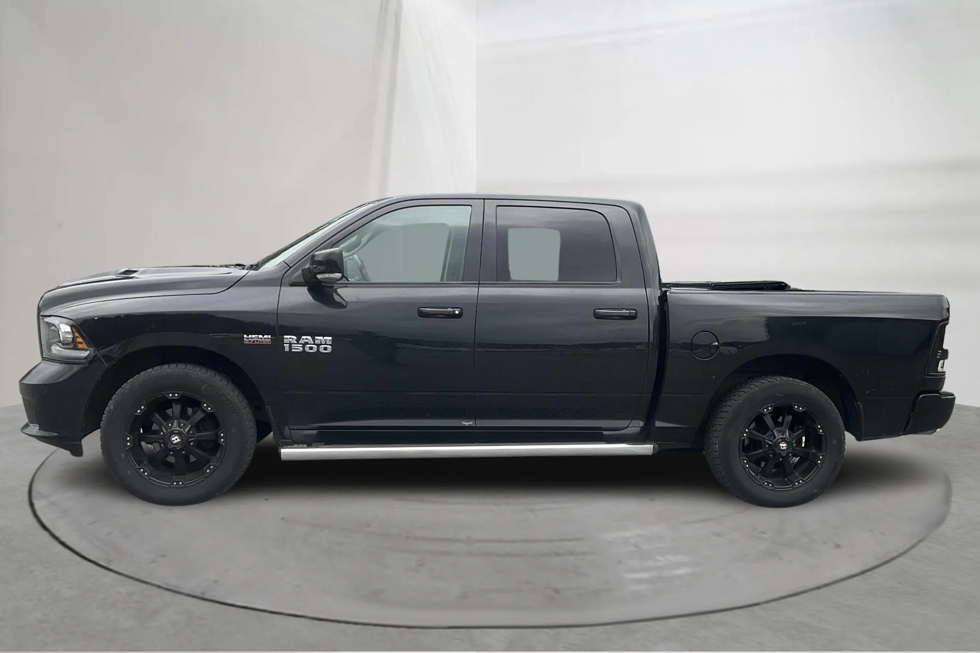 Presentation photo 2 of 16: Dodge RAM 1500 5.7 4WD (401hk) - 196 480 km - Automatic - black - 2017