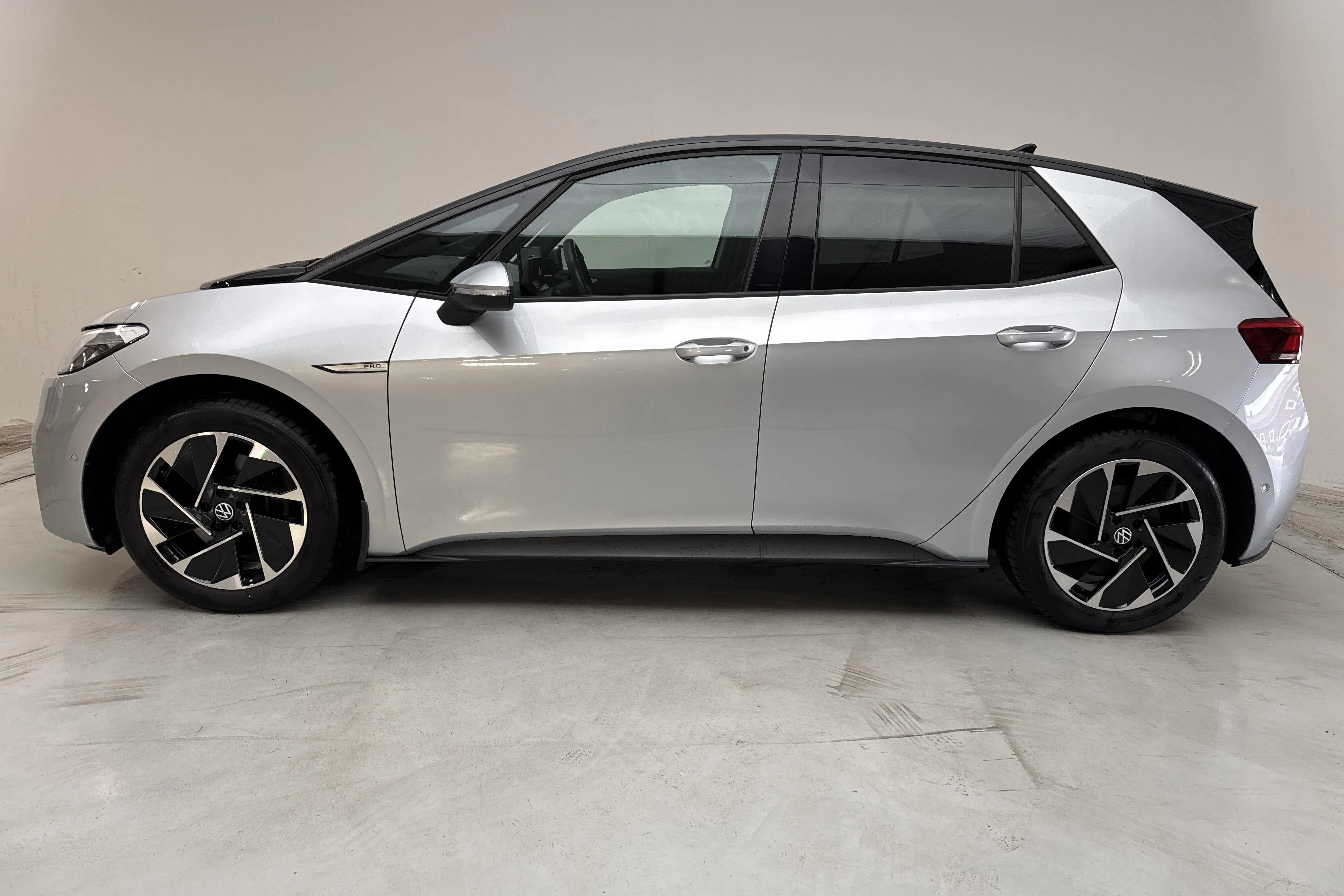Presentationsfoto 2 av 16: VW ID.3 58kWh (204hk) - 2 786 mil - Automat - silver - 2023