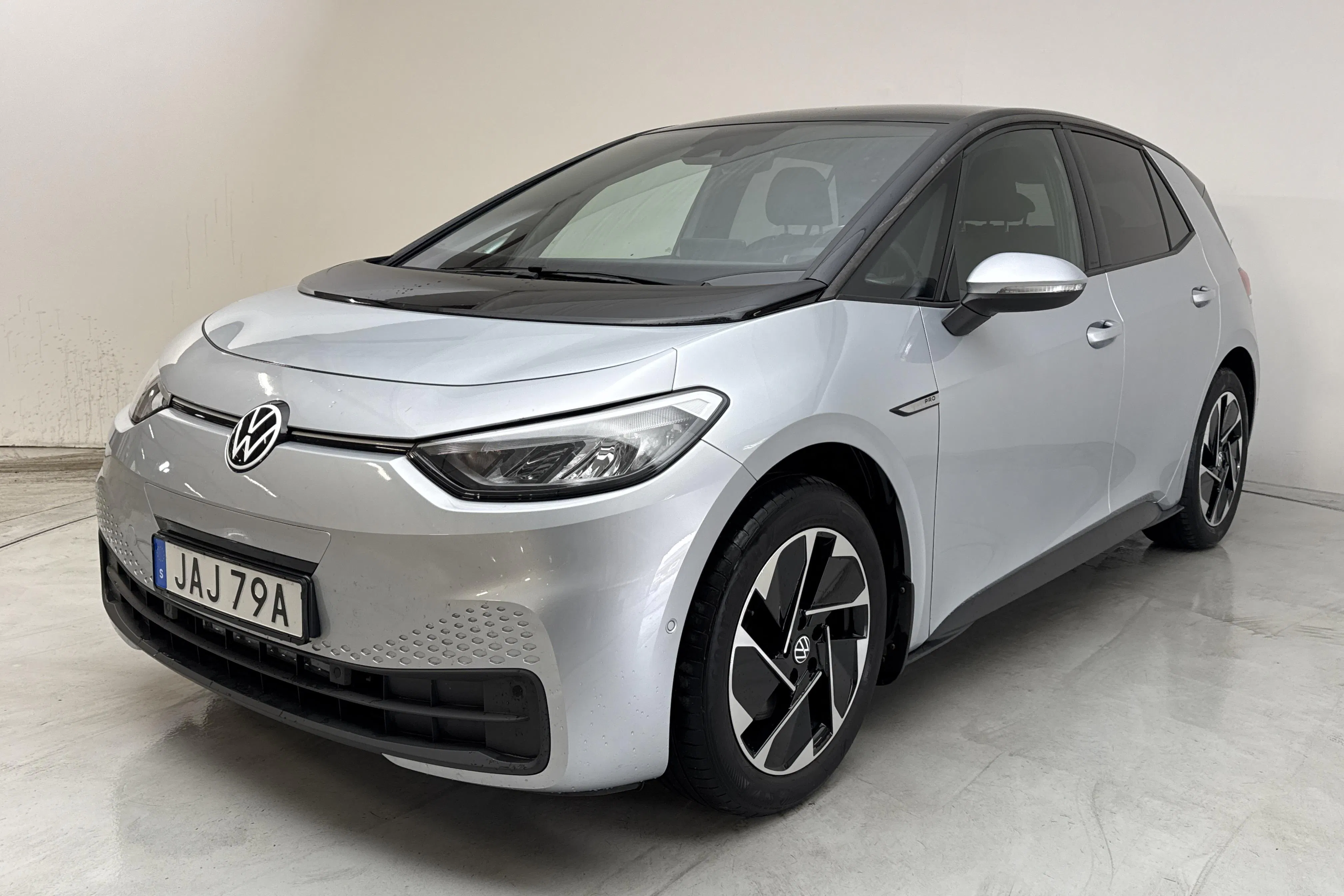 Presentationsfoto 1 av 16: VW ID.3 58kWh (204hk) - 2 786 mil - Automat - silver - 2023