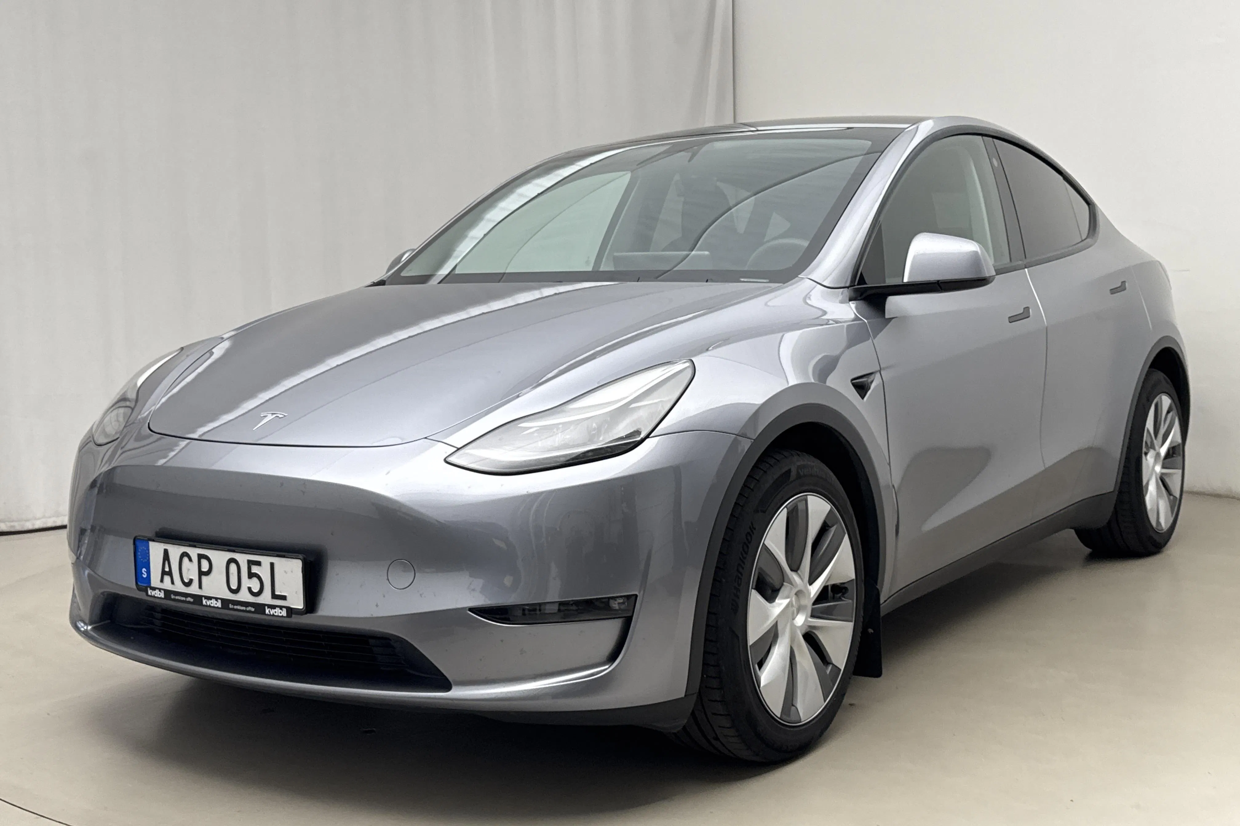 Presentationsfoto 1 av 23: Tesla Model Y Long Range Dual Motor AWD - 5 504 mil - Automat - grå - 2023