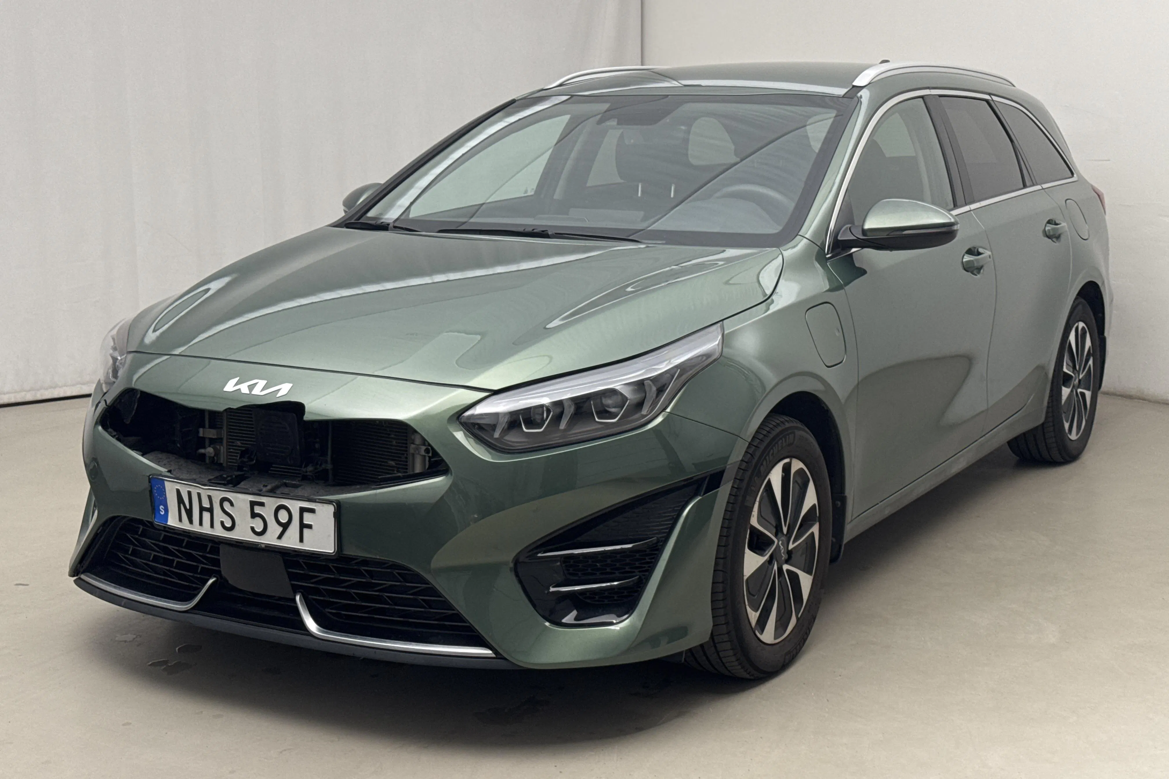 Presentation photo 1 of 19: KIA Ceed 1.6 Plug-in Hybrid SW (141hk) - 30 310 km - Automatic - green - 2024
