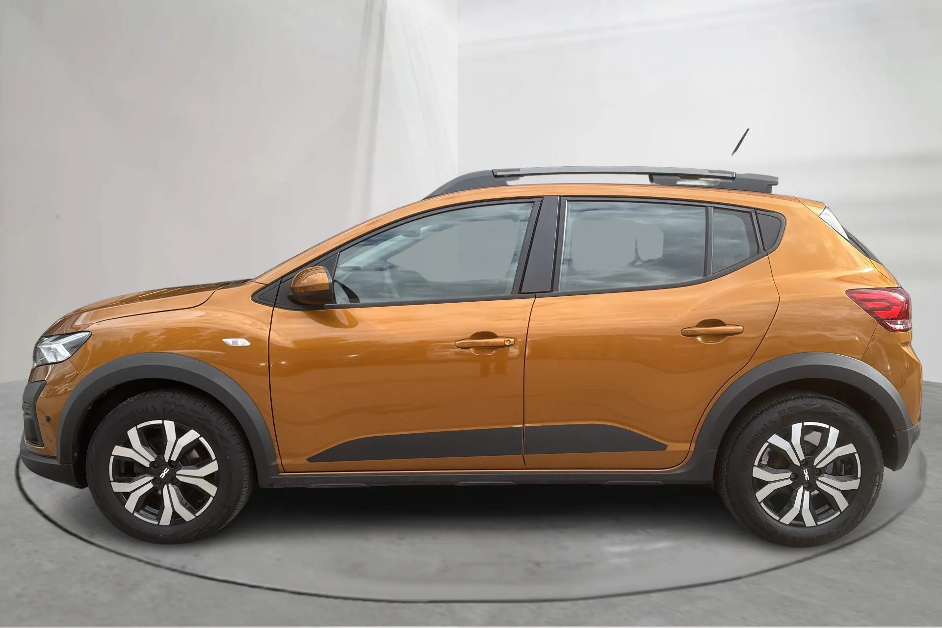 Presentation photo 2 of 14: Dacia Sandero Stepway 1.0 TCe (90hk) - 28 760 km - Automatic - orange - 2024
