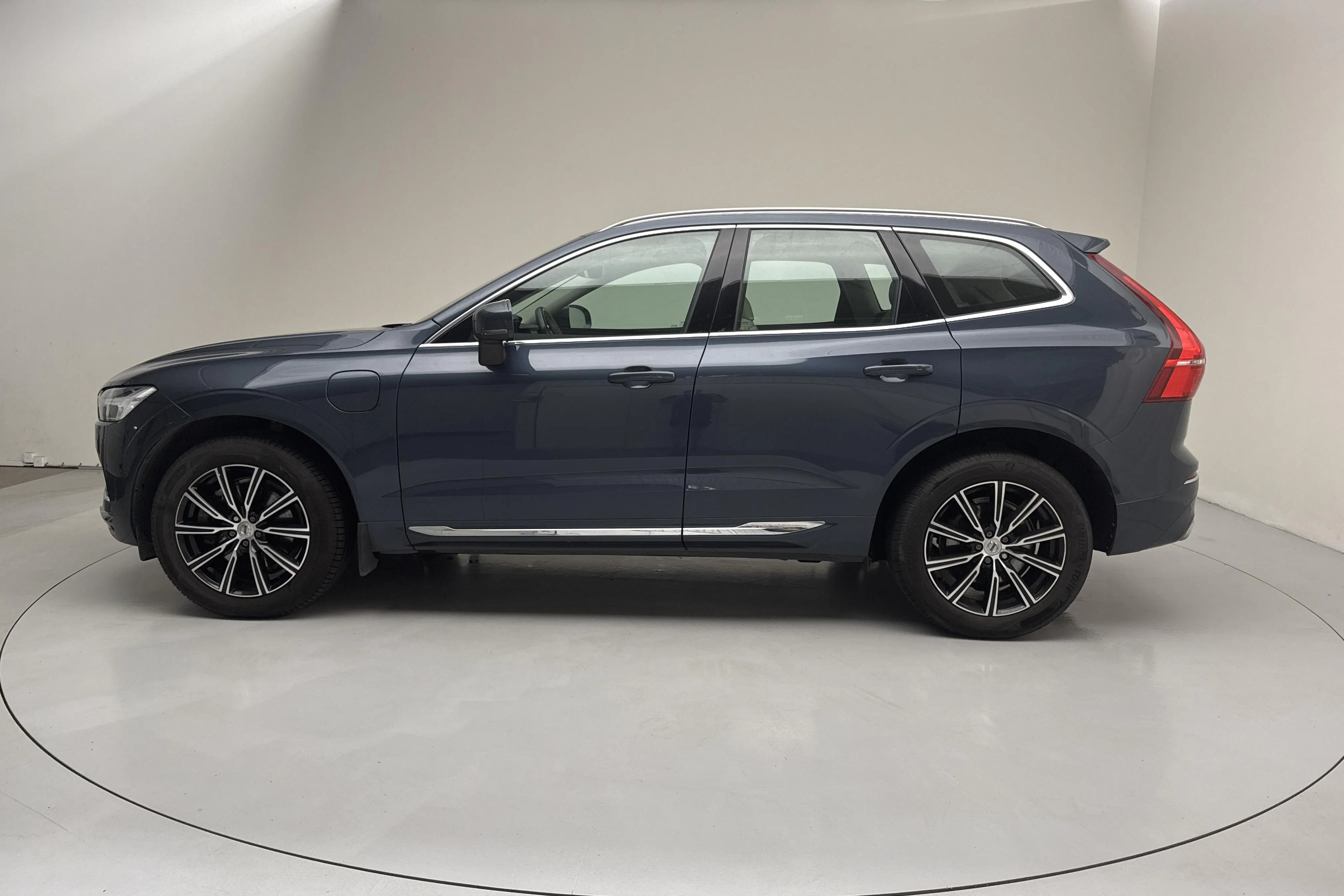 Presentation photo 2 of 18: Volvo XC60 T8 AWD Recharge (390hk) - 76 170 km - Automatic - dark blue - 2020