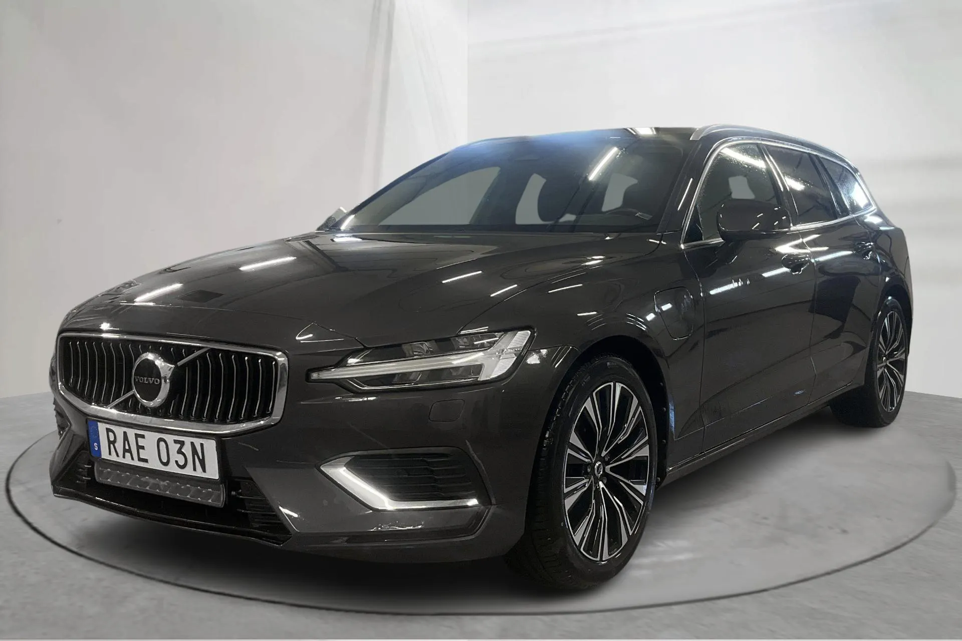 Presentation photo 1 of 28: Volvo V60 T6 AWD Recharge (350hk) - 115 800 km - Automatic - gray - 2023
