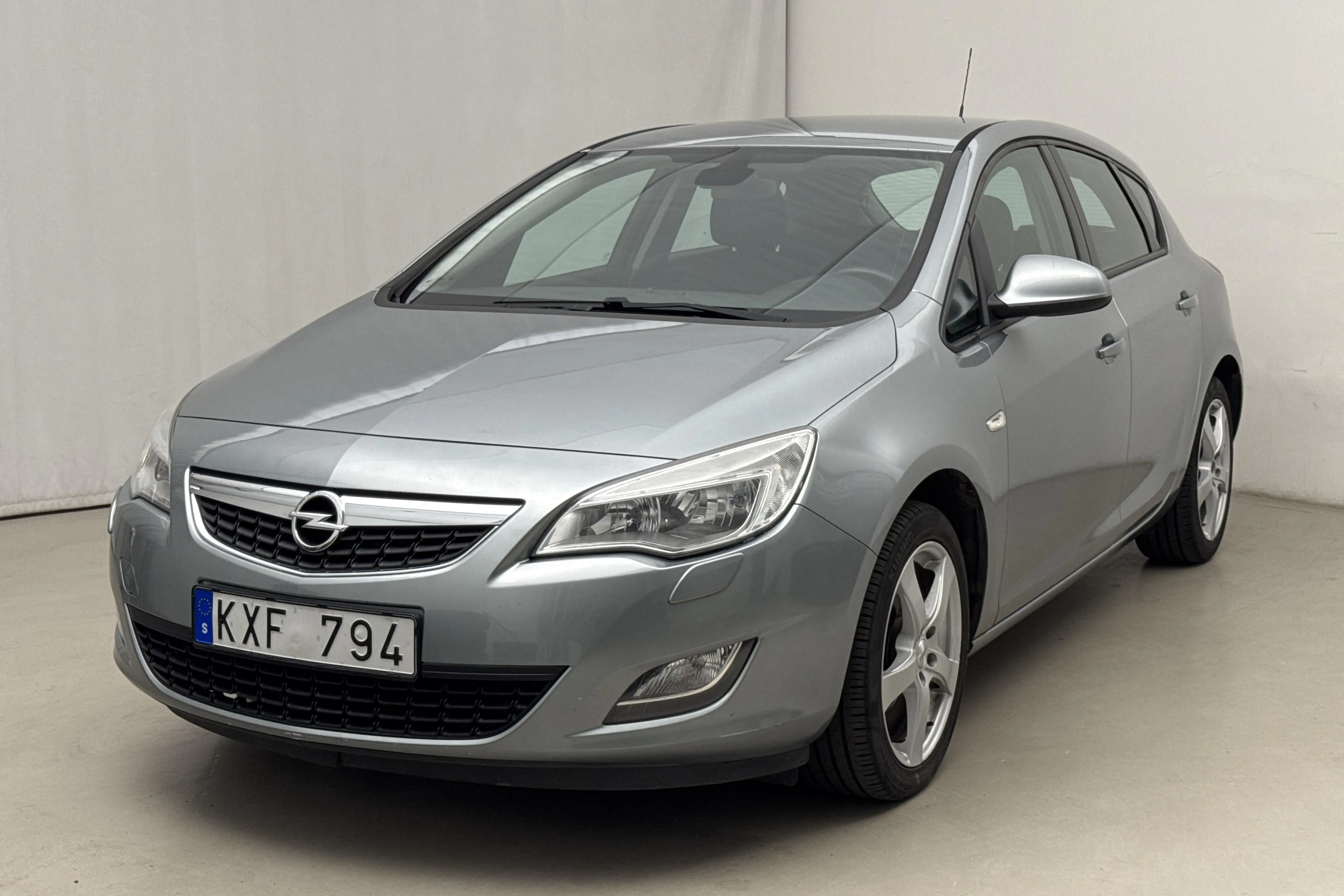 Presentationsfoto 1 av 15: Opel Astra 1.4 Turbo ECOTEC 5dr (140hk) - 16 454 mil - Manuell - grå - 2010