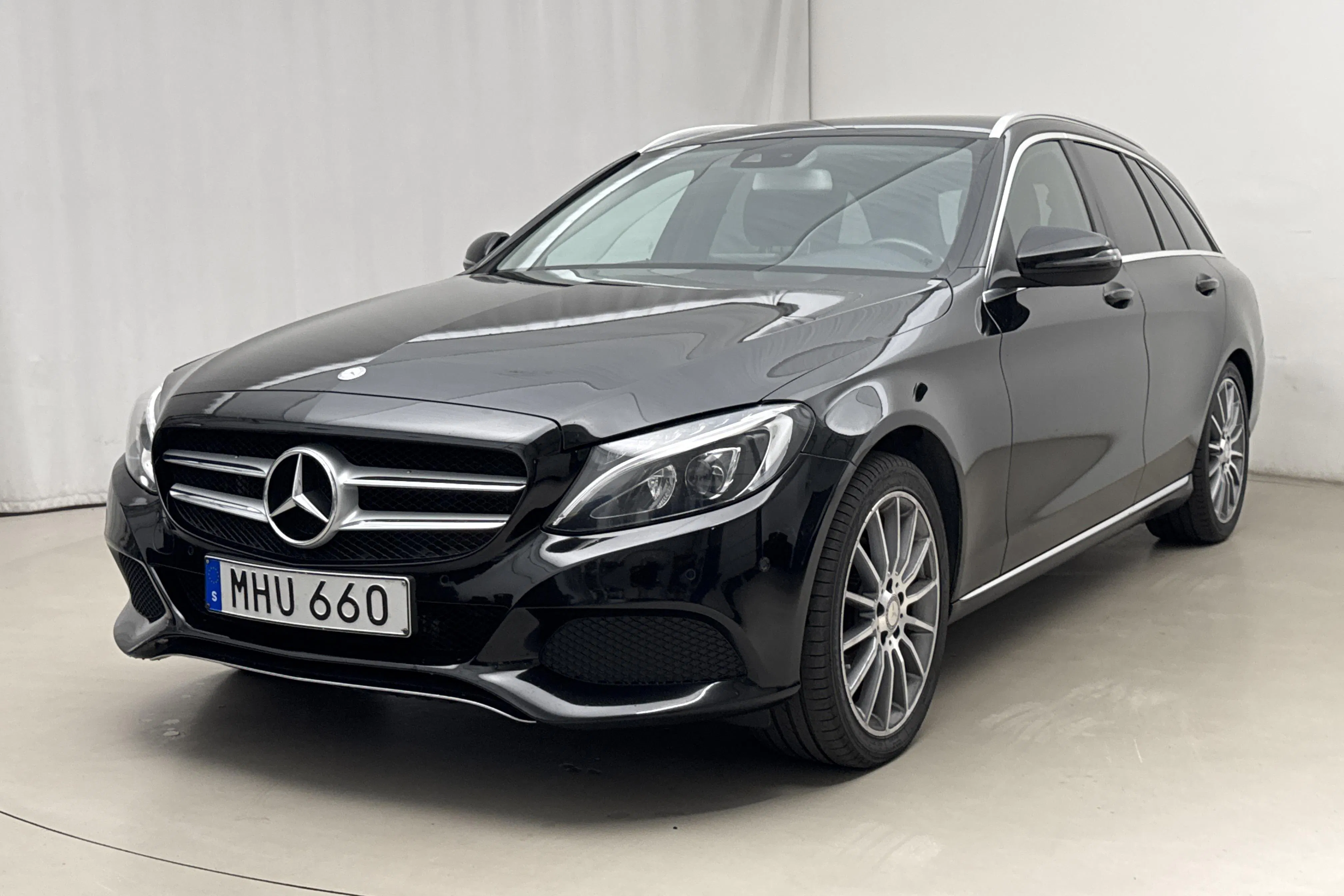 Presentationsfoto 1 av 17: Mercedes C 220 d 4MATIC Kombi S205 (170hk) - 28 670 mil - Automat - svart - 2016