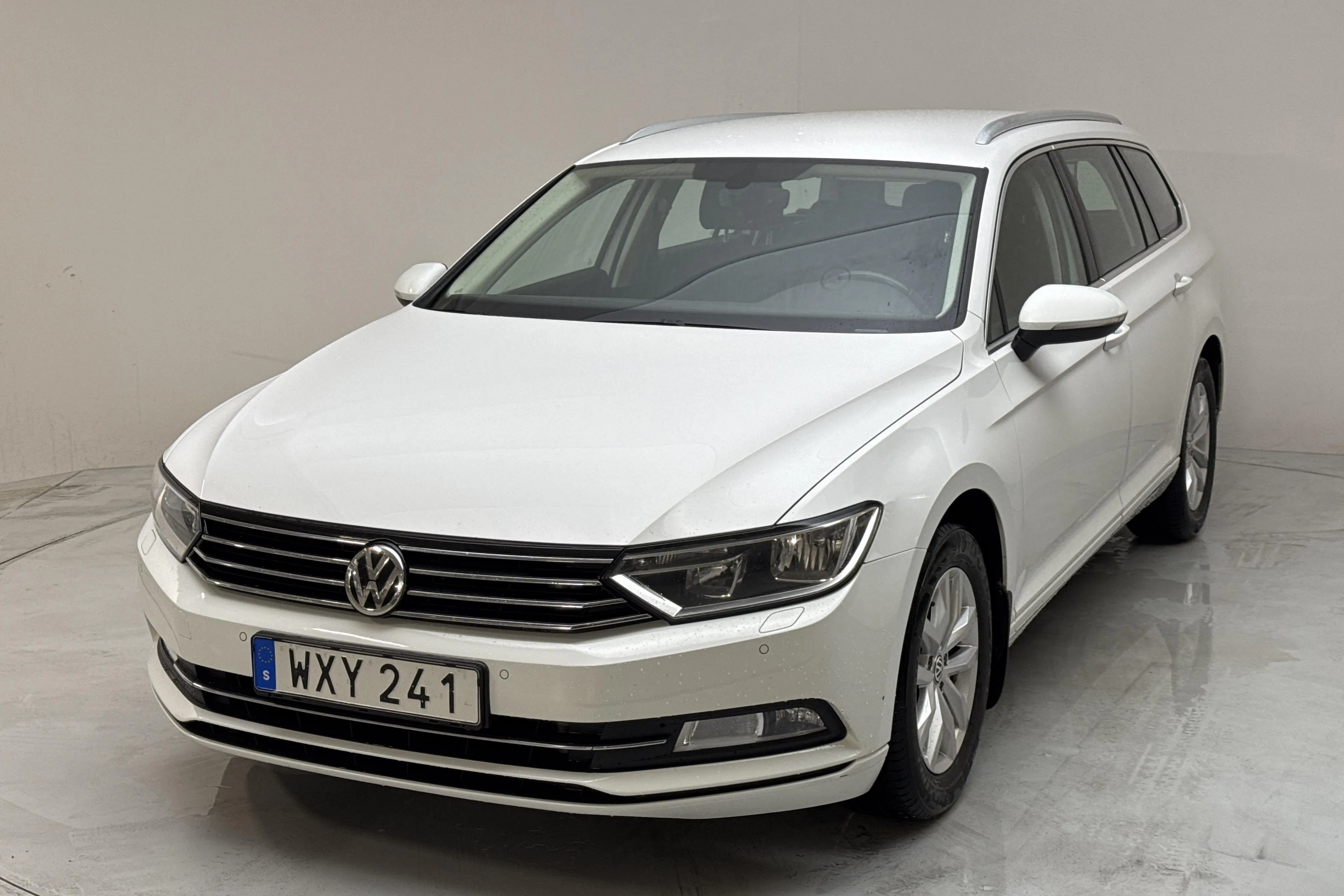 Presentationsfoto 1 av 13: VW Passat 1.4 TSI Sportscombi (150hk) - 26 086 mil - Manuell - vit - 2018