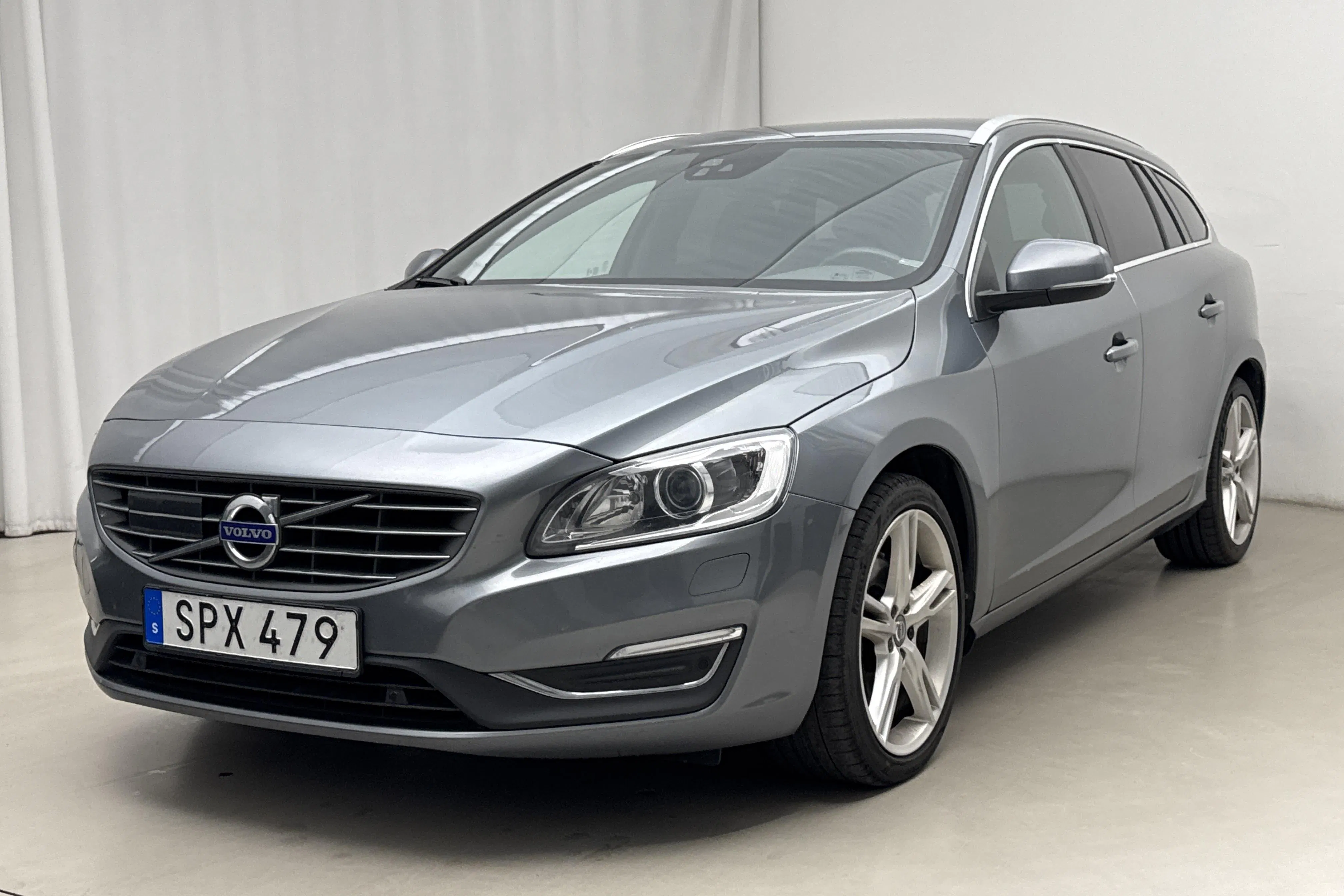 Presentation photo 1 of 20: Volvo V60 D4 (190hk) - 148 290 km - Manual - gray - 2018
