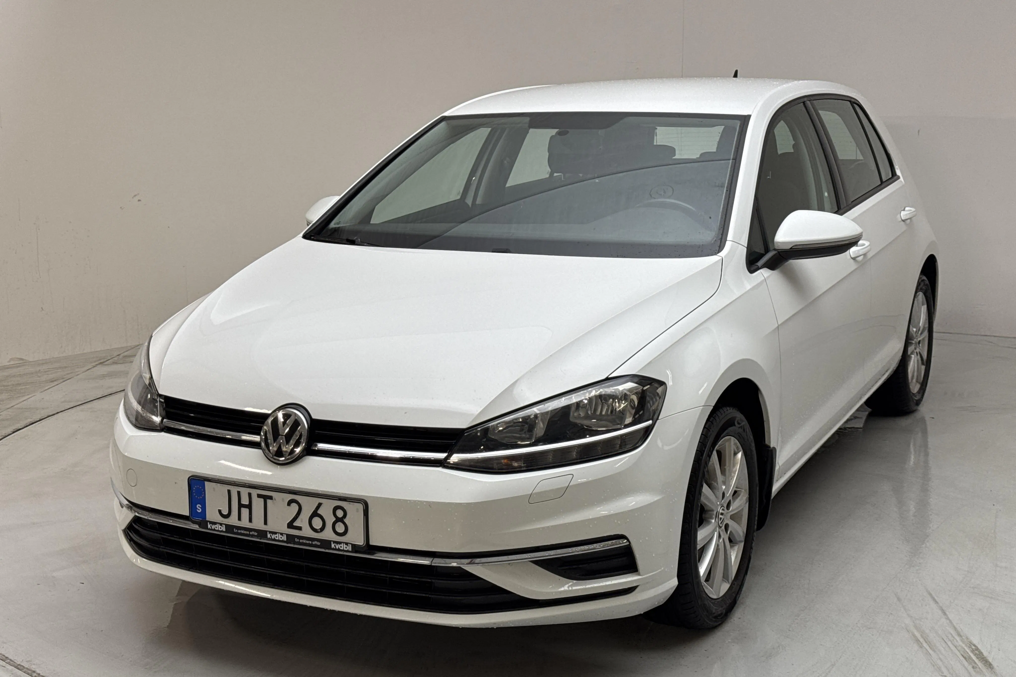 Presentationsfoto 1 av 12: VW Golf VII 1.0 TSI 5dr (110hk) - 14 436 mil - Manuell - vit - 2018