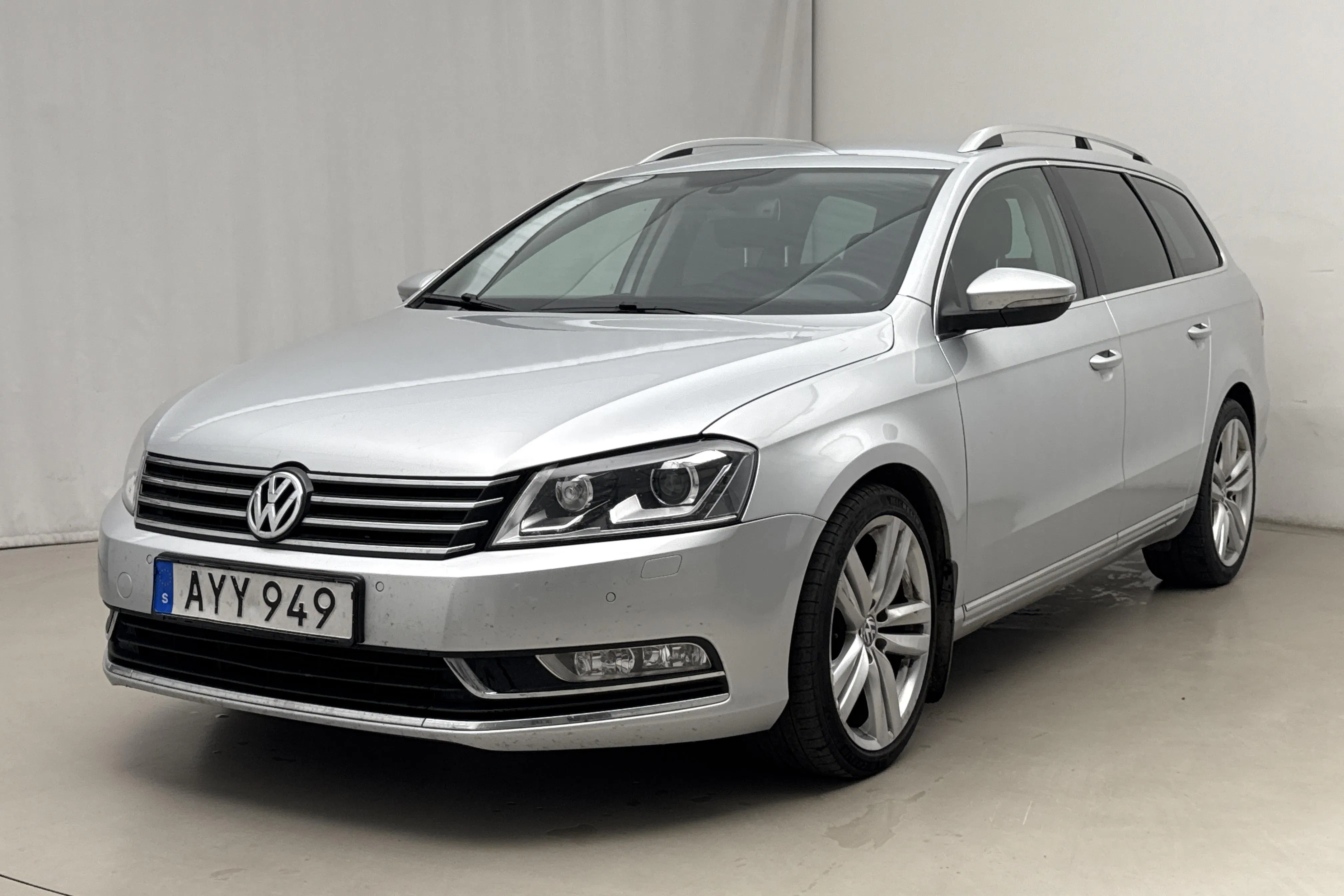 Presentation photo 1 of 17: VW Passat 2.0 TDI BlueMotion Technology Variant 4Motion (170hk) - 131 530 km - Automatic - silver - 2012