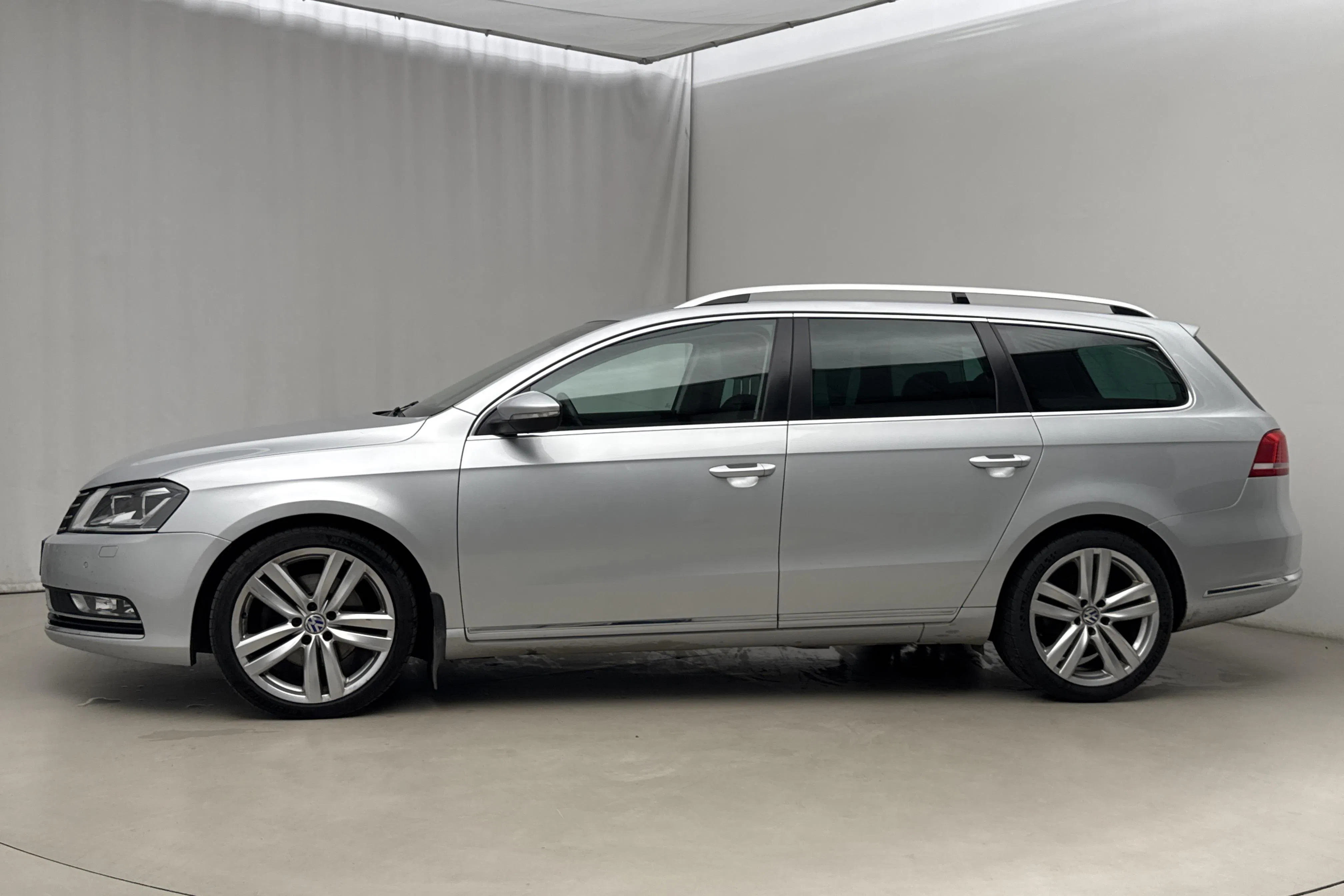 Presentation photo 2 of 17: VW Passat 2.0 TDI BlueMotion Technology Variant 4Motion (170hk) - 131 530 km - Automatic - silver - 2012
