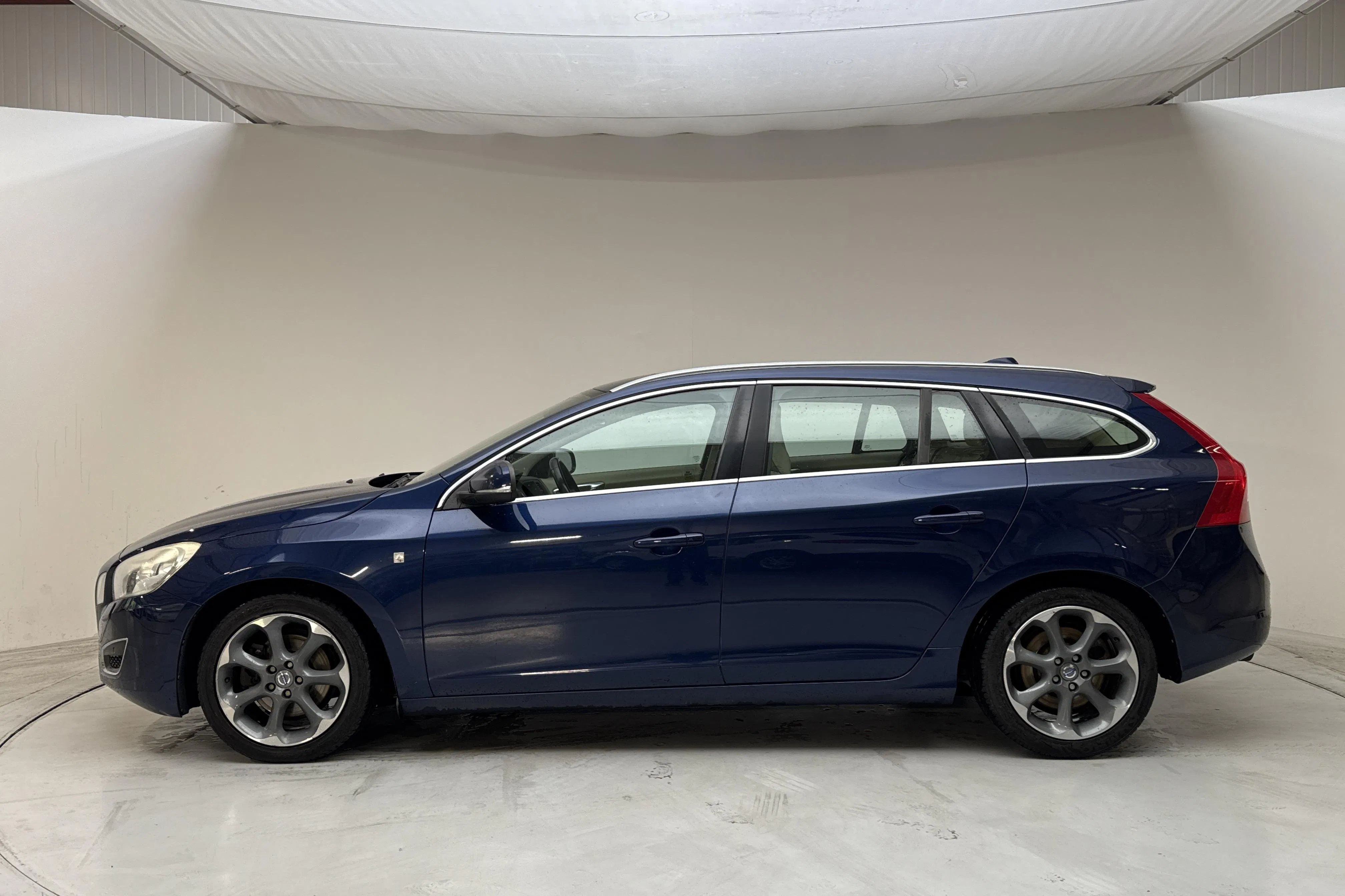 Presentation photo 2 of 18: Volvo V60 D3 (163hk) - 298 660 km - Manual - blue - 2012