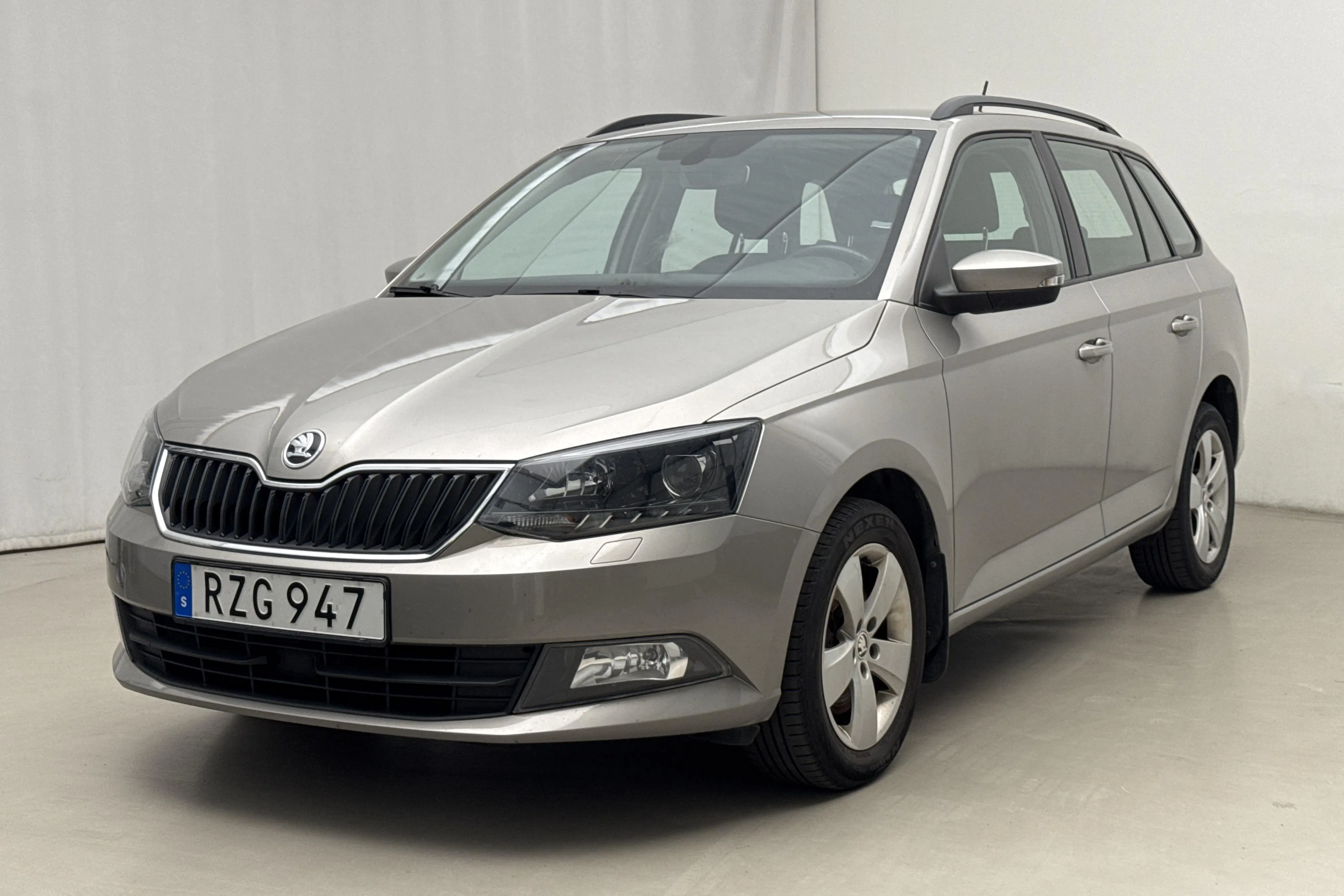 Presentation photo 1 of 16: Skoda Fabia 1.2 TSI Kombi (110hk) - 69 300 km - Manual - light brown - 2016